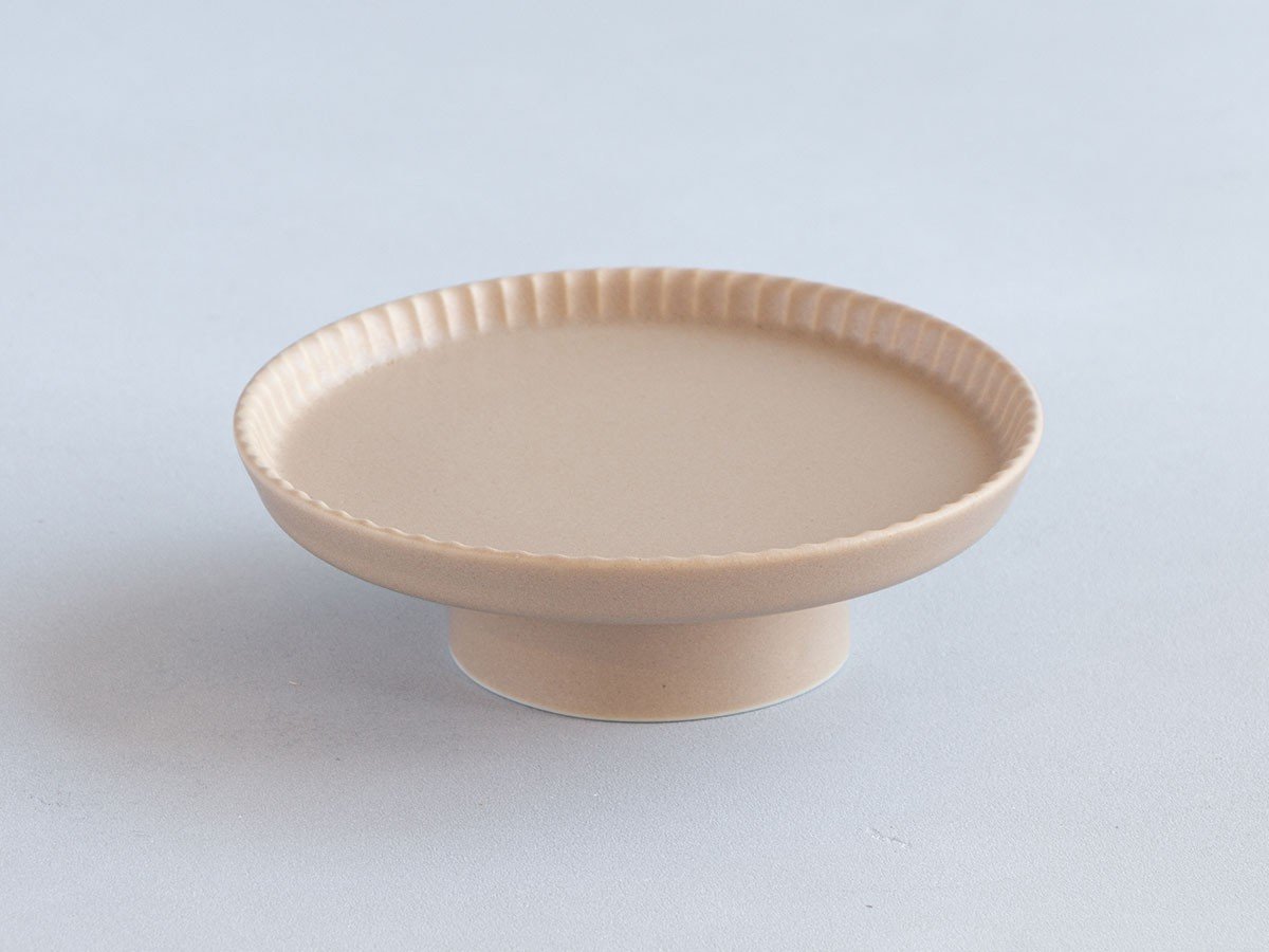 【キキメ/KIKIME / GOODS】のkoudai / コウダイ プレートL インテリア・キッズ・メンズ・レディースファッション・服の通販 founy(ファニー) コンパクト Compact, Small Size スタンド Stand Collar, Upright Stand 皿 Plate, Dish テーブル Table, Dining Table なめらか Smooth, Silky Texture プレート Plate, Dish モダン Modern, Contemporary エレガント 上品 Elegant ベージュ|ID: prp329100004768455 ipo3291000000034537002