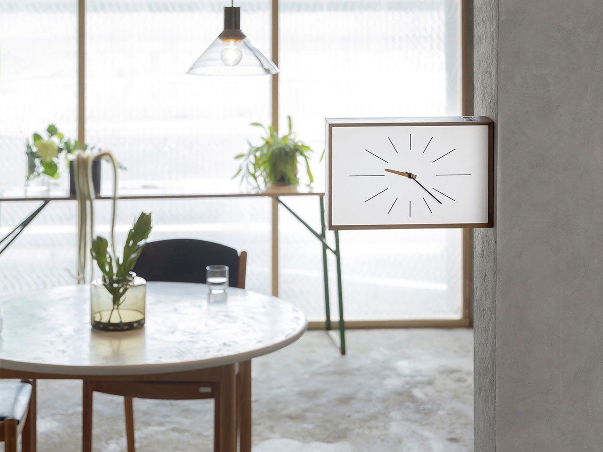 【フライミーパーラー/FLYMEe Parlor / GOODS】のWall Clock / ウォールクロック #121609 インテリア・キッズ・メンズ・レディースファッション・服の通販 founy(ファニー) 　送料無料　Free Shipping　ウッド　Wooden Design　フォルム　Silhouette, Form　フレーム　Frame, Outline　時計　Watch, Wristwatch　ホーム・キャンプ・アウトドア・お取り寄せ　Home Living / Home & Lifestyle / Camping Gear / Outdoor Camping　家具・インテリア　Home Furniture & Interior. Stylish & Functional Living Spaces　その他 インテリア雑貨、家具　Home Decor & Furniture Extras　両面に文字盤がついているため前後どちらからでも時間の確認ができます。|ID: prp329100004770395 ipo3291000000034556412