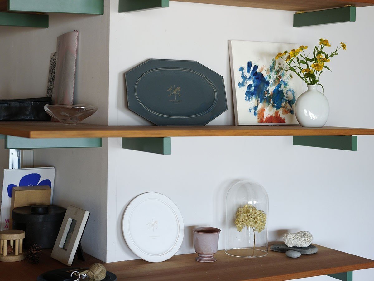 【ミシンポタリークリエーション/MISHIM POTTERY CREATION / GOODS】のStiLL octagon “year”plate L 2026 / スティル オクタゴン イヤープレート L 2026(胡粉) インテリア・キッズ・メンズ・レディースファッション・服の通販 founy(ファニー) 　アンティーク　Antique-Inspired　イラスト　Illustration　皿　Plate, Dish　テーブル　Table, Dining Table　人気　Popular, Best Seller　ハンド　Hand, Handmade　プリント　Print, Printed Pattern　プレート　Plate, Dish　モチーフ　Motif, Design Theme　送料無料　Free Shipping　飾り皿として楽しむことができます(参考イメージ)|ID: prp329100004773685 ipo3291000000034595507