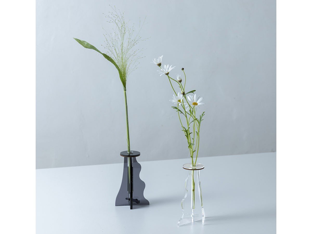 【フライミーアクセソワ/FLYMEe accessoire / GOODS】のplying ICHIRIN VASE monotone / プライング 一輪挿し モノトーン インテリア・キッズ・メンズ・レディースファッション・服の通販 founy(ファニー) 　アクリル　Acrylic Material　コンパクト　Compact, Small Size　フラワー　Flower, Floral　プレート　Plate, Dish　モノトーン　Monotone, Black and White　ホーム・キャンプ・アウトドア・お取り寄せ　Home Living / Home & Lifestyle / Camping Gear / Outdoor Camping　家具・インテリア　Home Furniture & Interior. Stylish & Functional Living Spaces　その他 インテリア雑貨、家具　Home Decor & Furniture Extras　-|ID: prp329100004773690 ipo3291000000034595567