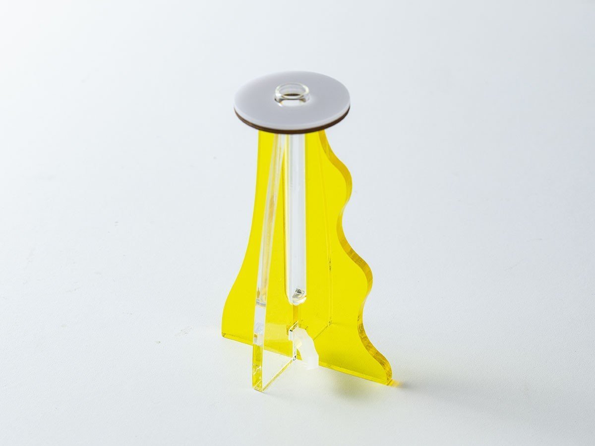 【フライミーアクセソワ/FLYMEe accessoire / GOODS】のplying ICHIRIN VASE colorful / プライング 一輪挿し カラフル インテリア・キッズ・メンズ・レディースファッション・服の通販 founy(ファニー) 　アクリル　Acrylic Material　カラフル　Colorful Design　コンパクト　Compact, Small Size　フラワー　Flower, Floral　プレート　Plate, Dish　ホーム・キャンプ・アウトドア・お取り寄せ　Home Living / Home & Lifestyle / Camping Gear / Outdoor Camping　家具・インテリア　Home Furniture & Interior. Stylish & Functional Living Spaces　その他 インテリア雑貨、家具　Home Decor & Furniture Extras　イエロー|ID: prp329100004773692 ipo3291000000034595594