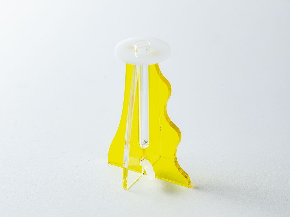 【フライミーアクセソワ/FLYMEe accessoire / GOODS】のplying ICHIRIN VASE colorful / プライング 一輪挿し カラフル インテリア・キッズ・メンズ・レディースファッション・服の通販 founy(ファニー) 　アクリル　Acrylic Material　カラフル　Colorful Design　コンパクト　Compact, Small Size　フラワー　Flower, Floral　プレート　Plate, Dish　ホーム・キャンプ・アウトドア・お取り寄せ　Home Living / Home & Lifestyle / Camping Gear / Outdoor Camping　家具・インテリア　Home Furniture & Interior. Stylish & Functional Living Spaces　その他 インテリア雑貨、家具　Home Decor & Furniture Extras　イエロー|ID: prp329100004773692 ipo3291000000034595601