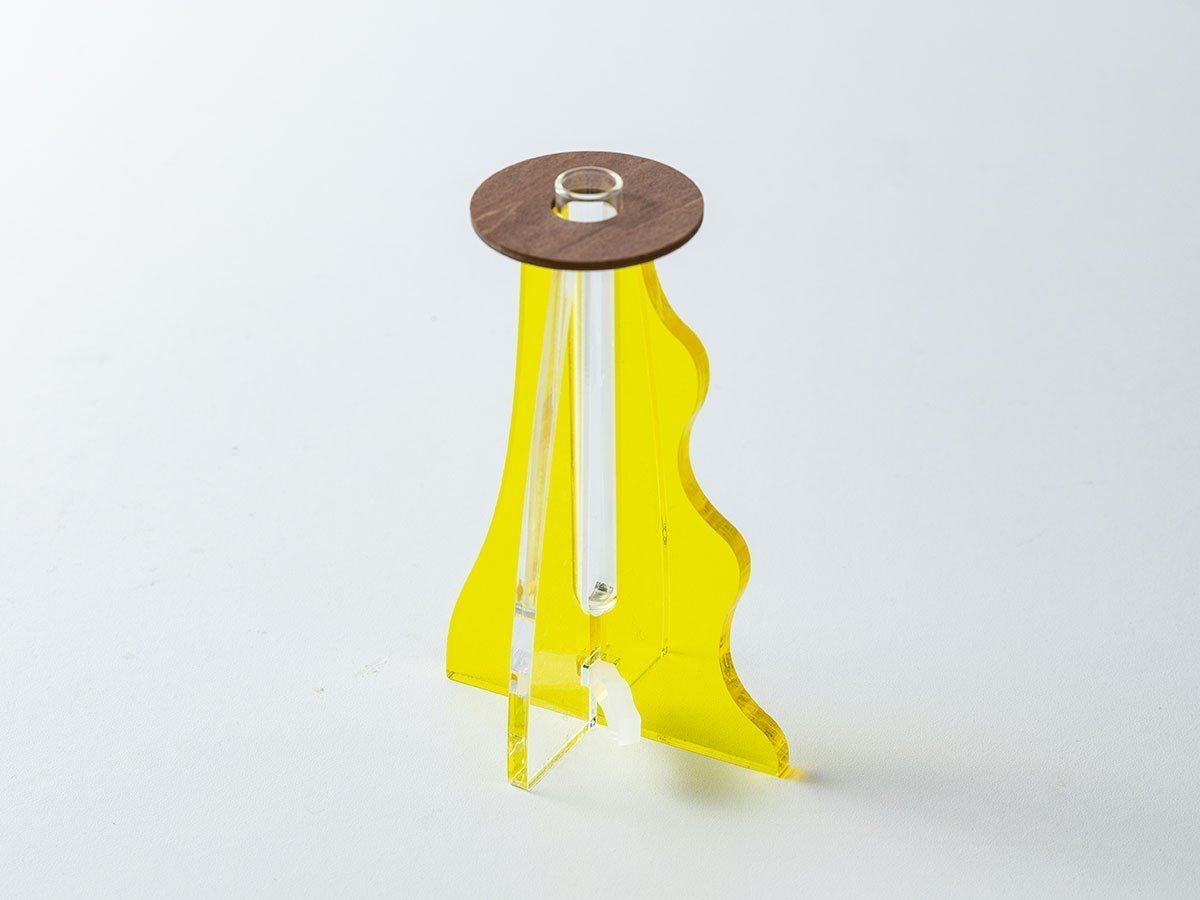 【フライミーアクセソワ/FLYMEe accessoire / GOODS】のplying ICHIRIN VASE colorful / プライング 一輪挿し カラフル インテリア・キッズ・メンズ・レディースファッション・服の通販 founy(ファニー) 　アクリル　Acrylic Material　カラフル　Colorful Design　コンパクト　Compact, Small Size　フラワー　Flower, Floral　プレート　Plate, Dish　ホーム・キャンプ・アウトドア・お取り寄せ　Home Living / Home & Lifestyle / Camping Gear / Outdoor Camping　家具・インテリア　Home Furniture & Interior. Stylish & Functional Living Spaces　その他 インテリア雑貨、家具　Home Decor & Furniture Extras　イエロー|ID: prp329100004773692 ipo3291000000034595602