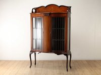 【ロイズ アンティークス/Lloyd's Antiques / GOODS】のReal Antique Art Nouveau Serpentine Cabinet / 英国アンティーク家具 アールヌーヴォー サーペンタインキャビネット 人気、トレンドファッション・服の通販 founy(ファニー) アンティーク Antique-Inspired ガラス Glass, Glassware シンプル Simple, Minimal フォルム Silhouette, Form モチーフ Motif, Design Theme ホーム・キャンプ・アウトドア・お取り寄せ Home Living / Home & Lifestyle / Camping Gear / Outdoor Camping 家具・インテリア Home Furniture & Interior. Stylish & Functional Living Spaces 収納家具・キャビネット Storage Furniture 収納キャビネット・扉付き棚 Cabinet / Storage Cabinet |ID:prp329100004791762