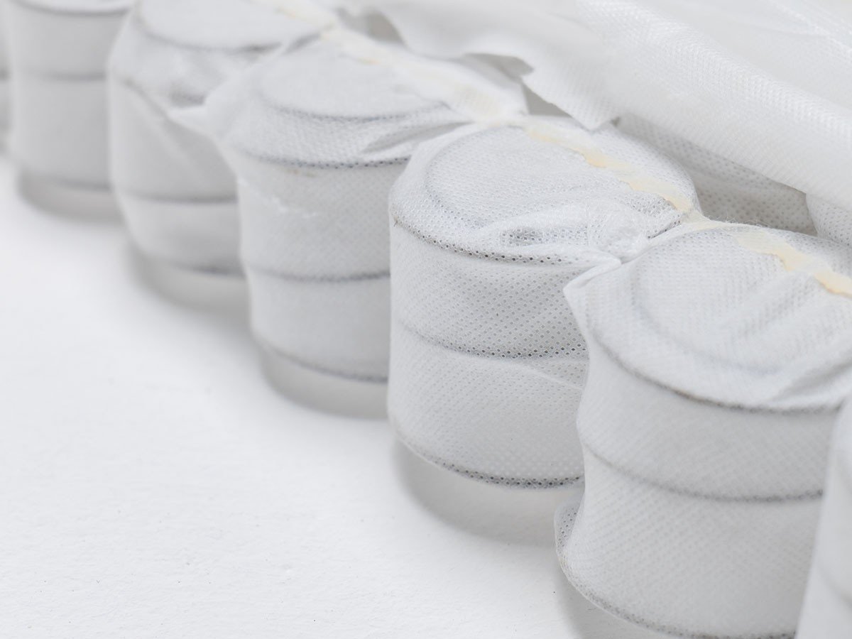 【フミ/Fumi / GOODS】の飽きないソファ / 飽きないソファ インテリア・キッズ・メンズ・レディースファッション・服の通販 founy(ファニー) 　クッション　Cushion, Throw Pillow　シンプル　Simple, Minimal　テーブル　Table, Dining Table　バランス　Balance, Style Balance　フェザー　Feather, Feather Detail　ベーシック　Basic, Essential　ポケット　Pocket, Pocket Detail　モダン　Modern, Contemporary　ホーム・キャンプ・アウトドア・お取り寄せ　Home Living / Home & Lifestyle / Camping Gear / Outdoor Camping　家具・インテリア　Home Furniture & Interior. Stylish & Functional Living Spaces　その他 インテリア雑貨、家具　Home Decor & Furniture Extras　座面にはポケットコイルと硬質ウレタンを使用。柔らかすぎず、硬すぎず、飽きない座り心地を目指してつくら|ID: prp329100004817282 ipo3291000000034993154