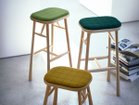 【コッコレ/Coccole / GOODS】のHIGH STOOL / ハイスツール C250S 手前:同シリーズの「スツール C250(リボン RB-342)」、左:本商品(リボン RB-344)|ID: prp329100004834692 ipo3291000000035213326