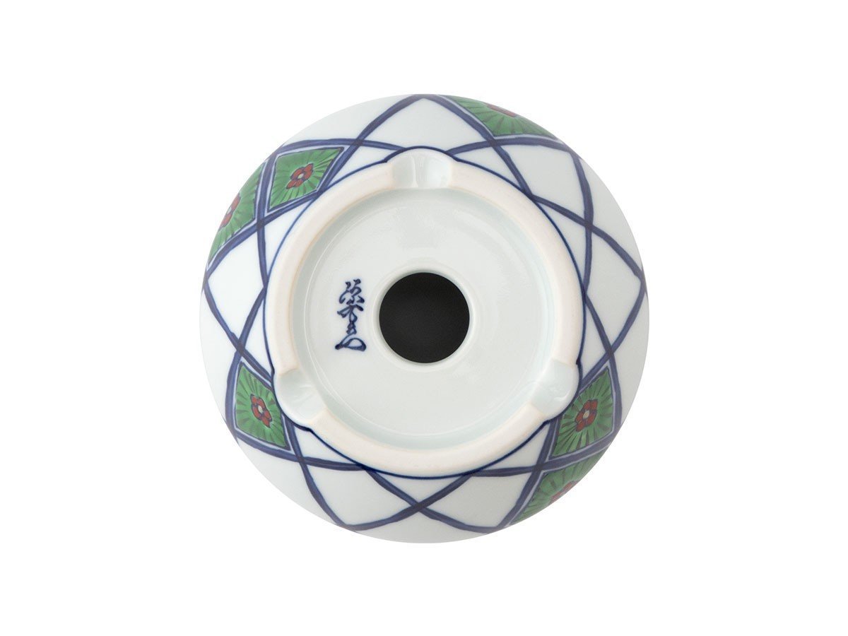 【源右衛門窯/Gen Emon Kiln / GOODS】の染錦花格子 植木鉢 / 染錦花格子 植木鉢 インテリア・キッズ・メンズ・レディースファッション・服の通販 founy(ファニー) 　送料無料　Free Shipping　フォルム　Silhouette, Form　ホーム・キャンプ・アウトドア・お取り寄せ　Home Living / Home & Lifestyle / Camping Gear / Outdoor Camping　家具・インテリア　Home Furniture & Interior. Stylish & Functional Living Spaces　その他 インテリア雑貨、家具　Home Decor & Furniture Extras　底面には水抜き用の穴があり、植物を直植えできる仕様です。|ID: prp329100004837046 ipo3291000000035239491