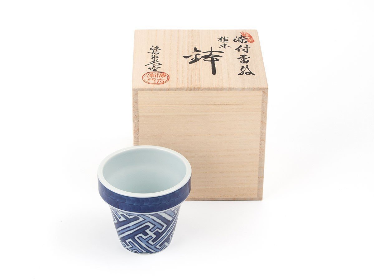 【源右衛門窯/Gen Emon Kiln / GOODS】の染付雷紋 植木鉢 / 染付雷紋 植木鉢 インテリア・キッズ・メンズ・レディースファッション・服の通販 founy(ファニー) 　送料無料　Free Shipping　フォルム　Silhouette, Form　ホーム・キャンプ・アウトドア・お取り寄せ　Home Living / Home & Lifestyle / Camping Gear / Outdoor Camping　家具・インテリア　Home Furniture & Interior. Stylish & Functional Living Spaces　その他 インテリア雑貨、家具　Home Decor & Furniture Extras　|ID: prp329100004837048 ipo3291000000035239500