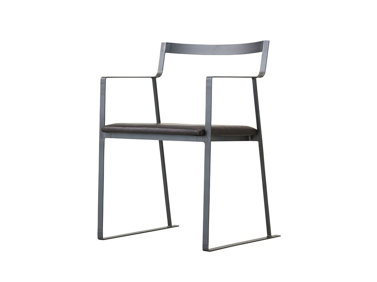 【杉山製作所/Sugiyama Seisakusho / GOODS】のKUROTETSU OBI ARMCHAIR / クロテツ オビ アームチェア インテリア・キッズ・メンズ・レディースファッション・服の通販 founy(ファニー) 　送料無料　Free Shipping　モチーフ　Motif, Design Theme　ホーム・キャンプ・アウトドア・お取り寄せ　Home Living / Home & Lifestyle / Camping Gear / Outdoor Camping　家具・インテリア　Home Furniture & Interior. Stylish & Functional Living Spaces　チェア・椅子　Seating & Chairs　ダイニングチェア・木製チェア　Dining Chairs　ホーム・キャンプ・アウトドア・お取り寄せ　Home Living / Home & Lifestyle / Camping Gear / Outdoor Camping　家具・インテリア　Home Furniture & Interior. Stylish & Functional Living Spaces　チェア・椅子　Seating & Chairs　アームチェア・アクセントチェア　Armchairs & Accent Chairs　張地:サンテリア ブラック 301(Bランク)、フレームクリア|ID: prp329100004862590 ipo3291000000036115030