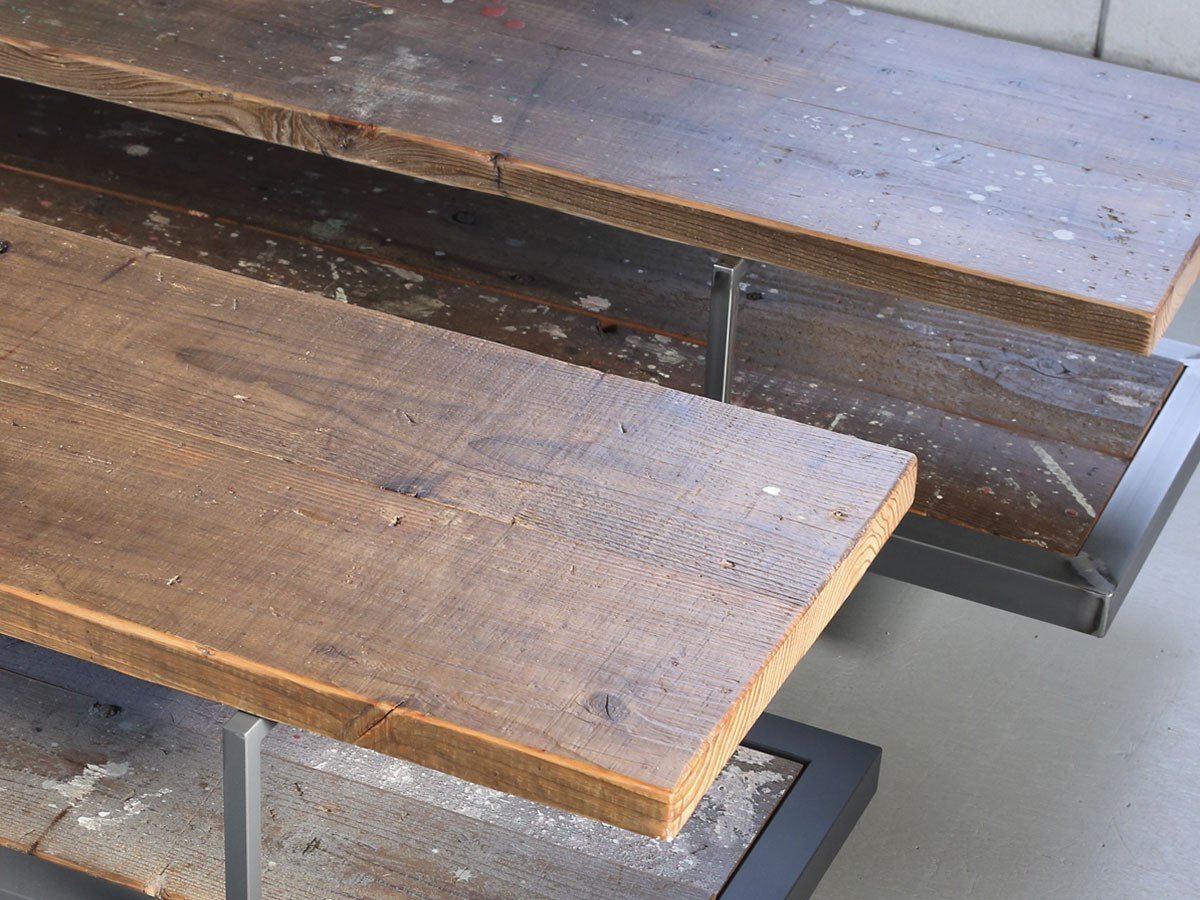 【イカピー/ikp / GOODS】のTV BOARD / テレビボード キャスター付(杉古材) インテリア・キッズ・メンズ・レディースファッション・服の通販 founy(ファニー) 　シルバー　Silver, Metallic Silver　フレーム　Frame, Outline　人気　Popular, Best Seller　ホーム・キャンプ・アウトドア・お取り寄せ　Home Living / Home & Lifestyle / Camping Gear / Outdoor Camping　家具・インテリア　Home Furniture & Interior. Stylish & Functional Living Spaces　テレビボード・テレビ台　TV Cabinets & Consoles　テレビ台・TVボード　Tv Board　天板には白や緑、赤など現場で使われていたペンキの跡が入り、古材そのままの表情を活かしたデザインとなっ|ID: prp329100004863742 ipo3291000000036180001