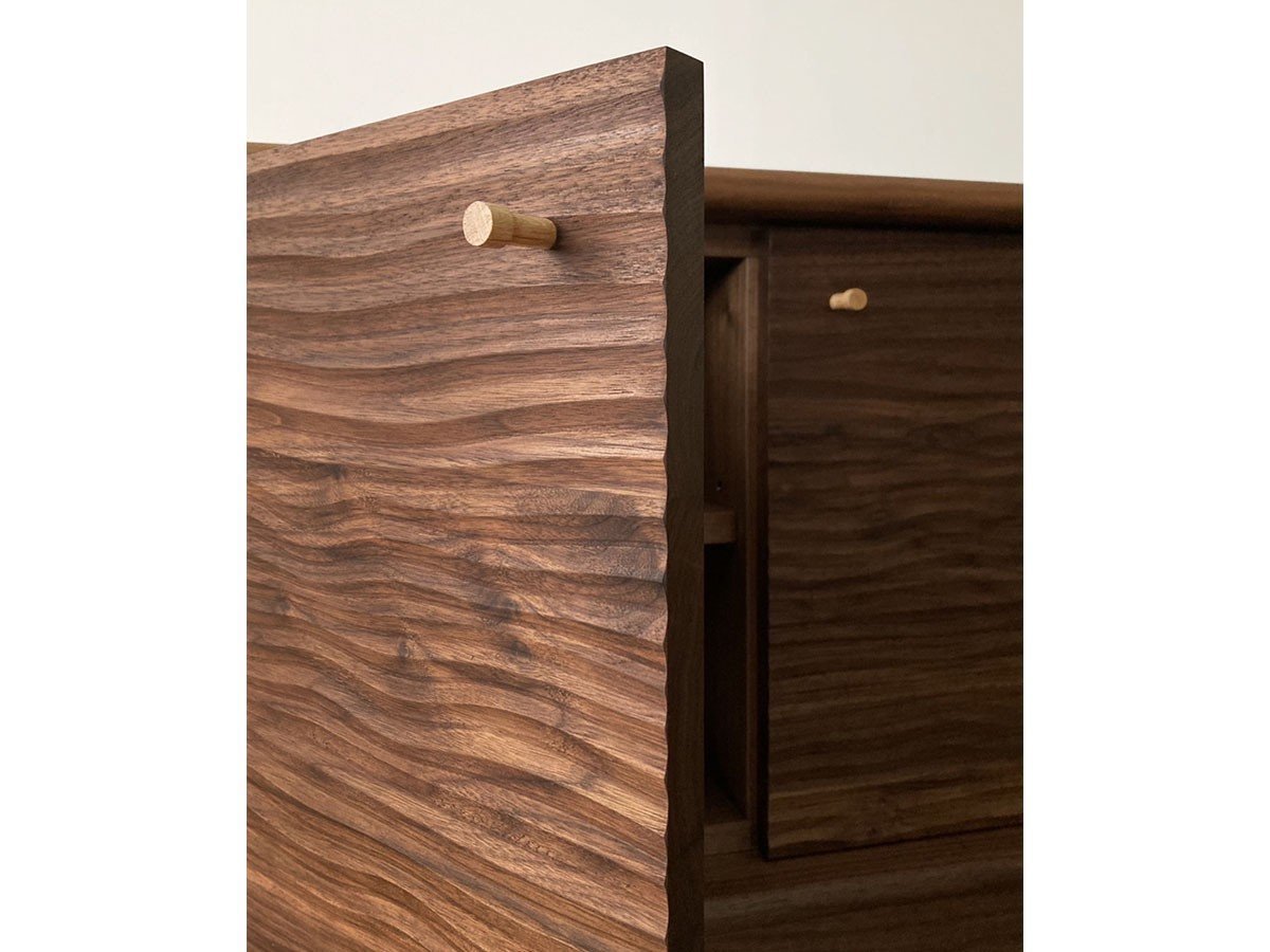 【松井木工/MATSUI MOKKO / GOODS】のviola -naguri- / ヴィオラ ナグリ 幅87cm インテリア・キッズ・メンズ・レディースファッション・服の通販 founy(ファニー) ヴィンテージ Vintage Style シンプル Simple, Minimal チェリー Cherry, Cherry Pattern フォルム Silhouette, Form モダン Modern, Contemporary 送料無料 Free Shipping ホーム・キャンプ・アウトドア・お取り寄せ Home Living / Home & Lifestyle / Camping Gear / Outdoor Camping 家具・インテリア Home Furniture & Interior. Stylish & Functional Living Spaces 収納家具・キャビネット Storage Furniture 収納キャビネット・扉付き棚 Cabinet / Storage Cabinet ウッド:ウォールナット|ID: prp329100004880451 ipo3291000000036425724