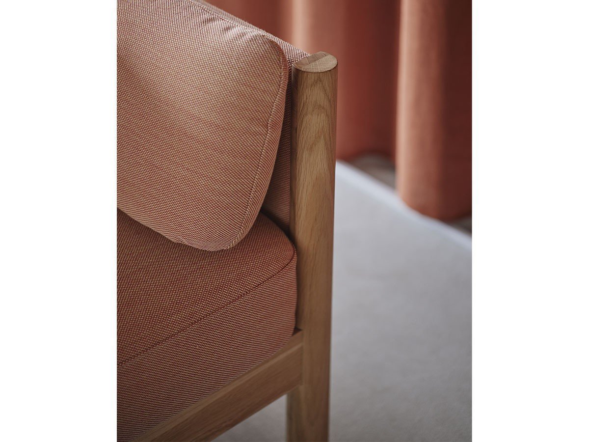 【カリモクニュースタンダード/KARIMOKU NEW STANDARD / GOODS】のCASTOR LOBBY SOFA PLUS 2-SEATER / キャストール ロビーソファー プラス 2シーター インテリア・キッズ・メンズ・レディースファッション・服の通販 founy(ファニー) 　エレガント 上品　Elegant　クッション　Cushion, Throw Pillow　ファブリック　Fabric, Textile　フレーム　Frame, Outline　リラックス　Relax, Relaxed Fit　ホーム・キャンプ・アウトドア・お取り寄せ　Home Living / Home & Lifestyle / Camping Gear / Outdoor Camping　家具・インテリア　Home Furniture & Interior. Stylish & Functional Living Spaces　ソファー　Couches & Sofas　Photographer:Masaaki Inoue, Bouillon|ID: prp329100004881849 ipo3291000000036438503