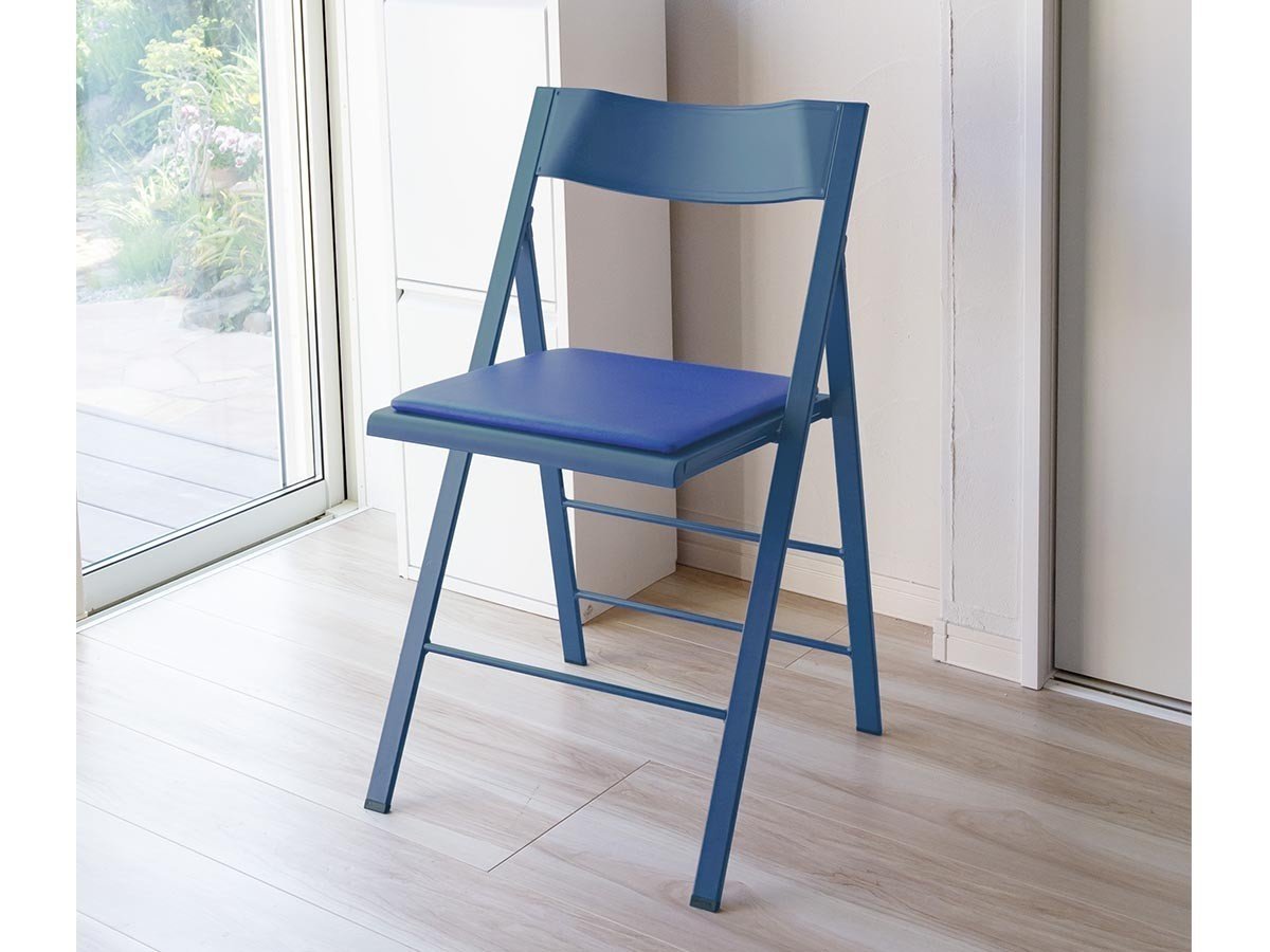 【アーメット/Arrmet / GOODS】のPocket Color / ポケット カラー 折りたたみチェア クッション付 インテリア・キッズ・メンズ・レディースファッション・服の通販 founy(ファニー) 送料無料 Free Shipping おすすめ Recommended / Our Picks クッション Cushion, Throw Pillow スリム Slim, Slim Fit フィット Fit, Slim Fit ポケット Pocket, Pocket Detail モダン Modern, Contemporary ホーム・キャンプ・アウトドア・お取り寄せ Home Living / Home & Lifestyle / Camping Gear / Outdoor Camping 家具・インテリア Home Furniture & Interior. Stylish & Functional Living Spaces チェア・椅子 Seating & Chairs 折りたたみ椅子・アウトドアチェア Folding Chairs & Patio Seats ブルー|ID: prp329100004882281 ipo3291000000036442173