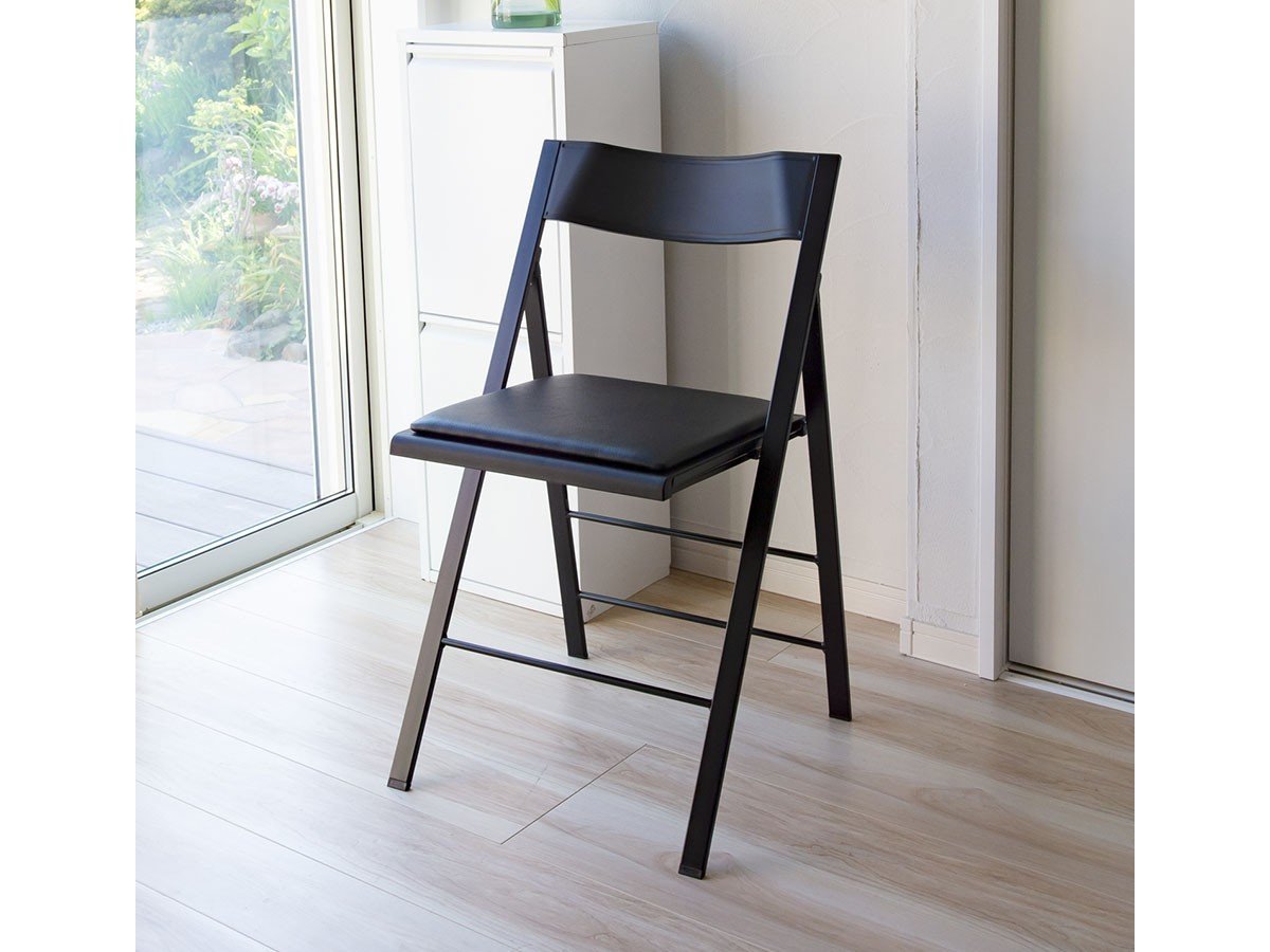 【アーメット/Arrmet / GOODS】のPocket Color / ポケット カラー 折りたたみチェア クッション付 インテリア・キッズ・メンズ・レディースファッション・服の通販 founy(ファニー) 送料無料 Free Shipping おすすめ Recommended / Our Picks クッション Cushion, Throw Pillow スリム Slim, Slim Fit フィット Fit, Slim Fit ポケット Pocket, Pocket Detail モダン Modern, Contemporary ホーム・キャンプ・アウトドア・お取り寄せ Home Living / Home & Lifestyle / Camping Gear / Outdoor Camping 家具・インテリア Home Furniture & Interior. Stylish & Functional Living Spaces チェア・椅子 Seating & Chairs 折りたたみ椅子・アウトドアチェア Folding Chairs & Patio Seats ブラック|ID: prp329100004882281 ipo3291000000036442177