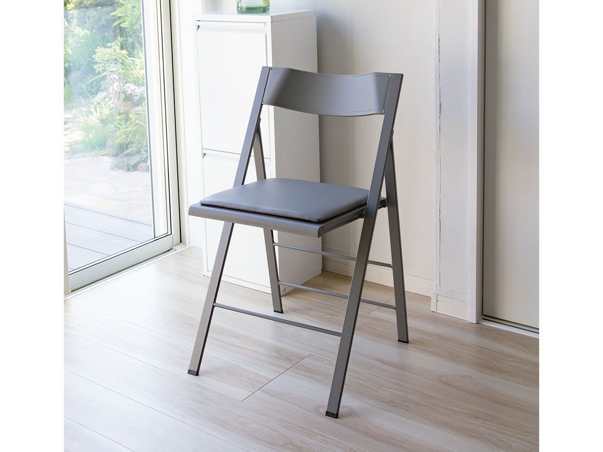 【アーメット/Arrmet / GOODS】のPocket Color / ポケット カラー 折りたたみチェア クッション付 インテリア・キッズ・メンズ・レディースファッション・服の通販 founy(ファニー) 送料無料 Free Shipping おすすめ Recommended / Our Picks クッション Cushion, Throw Pillow スリム Slim, Slim Fit フィット Fit, Slim Fit ポケット Pocket, Pocket Detail モダン Modern, Contemporary ホーム・キャンプ・アウトドア・お取り寄せ Home Living / Home & Lifestyle / Camping Gear / Outdoor Camping 家具・インテリア Home Furniture & Interior. Stylish & Functional Living Spaces チェア・椅子 Seating & Chairs 折りたたみ椅子・アウトドアチェア Folding Chairs & Patio Seats グレー|ID: prp329100004882281 ipo3291000000036442179