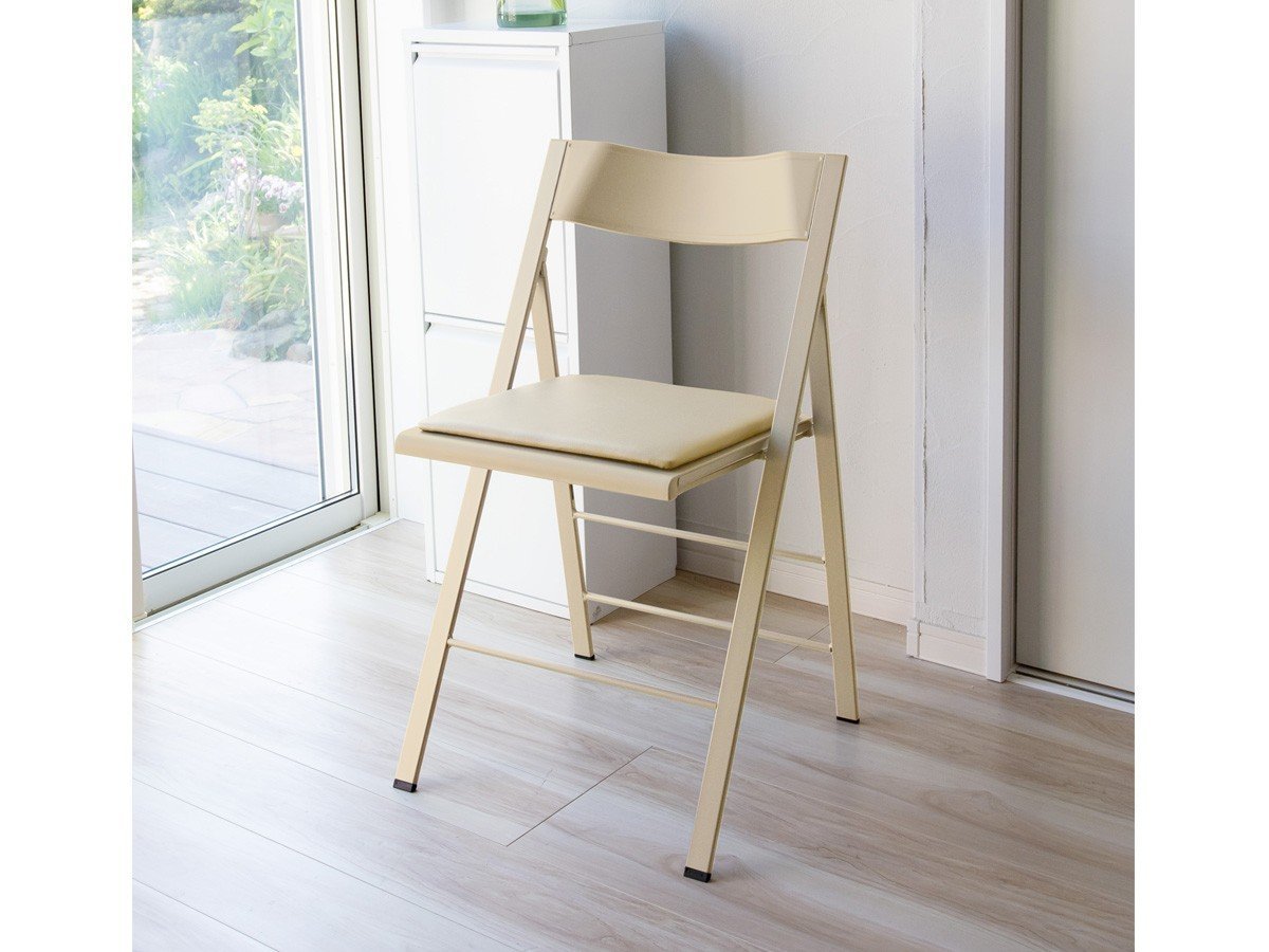 【アーメット/Arrmet / GOODS】のPocket Color / ポケット カラー 折りたたみチェア クッション付 インテリア・キッズ・メンズ・レディースファッション・服の通販 founy(ファニー) 送料無料 Free Shipping おすすめ Recommended / Our Picks クッション Cushion, Throw Pillow スリム Slim, Slim Fit フィット Fit, Slim Fit ポケット Pocket, Pocket Detail モダン Modern, Contemporary ホーム・キャンプ・アウトドア・お取り寄せ Home Living / Home & Lifestyle / Camping Gear / Outdoor Camping 家具・インテリア Home Furniture & Interior. Stylish & Functional Living Spaces チェア・椅子 Seating & Chairs 折りたたみ椅子・アウトドアチェア Folding Chairs & Patio Seats ベージュ|ID: prp329100004882281 ipo3291000000036442183