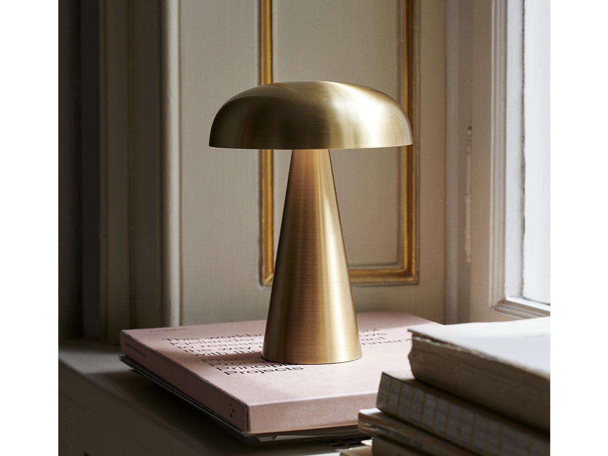 【アンドトラディション/&Tradition / GOODS】のComo Portable SC53 / コモ ポータブル SC53 インテリア・キッズ・メンズ・レディースファッション・服の通販 founy(ファニー) 送料無料 Free Shipping スリム Slim, Slim Fit テーブル Table, Dining Table ホーム・キャンプ・アウトドア・お取り寄せ Home Living / Home & Lifestyle / Camping Gear / Outdoor Camping 家具・インテリア Home Furniture & Interior. Stylish & Functional Living Spaces ライト・照明 Lamps & Lighting Fixtures ブラス|ID: prp329100004882910 ipo3291000000036448436