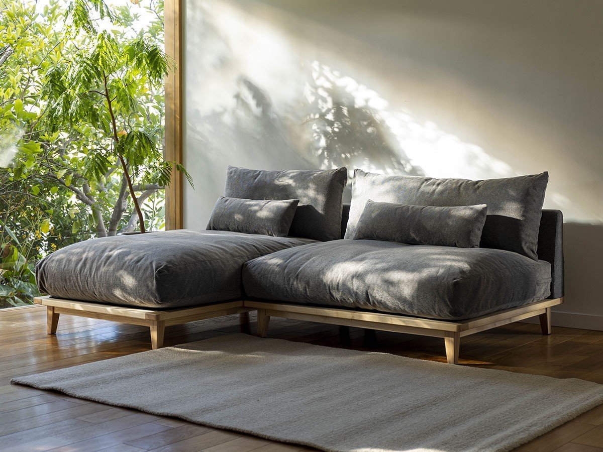 【フミ/Fumi / GOODS】の幸せになるソファ / 幸せになるソファ ワイド インテリア・キッズ・メンズ・レディースファッション・服の通販 founy(ファニー) 　クッション　Cushion, Throw Pillow　スマート　Smart, Elegant　テーブル　Table, Dining Table　フェザー　Feather, Feather Detail　ワイド　Wide, Wide Fit　おすすめ　Recommended / Our Picks　ホーム・キャンプ・アウトドア・お取り寄せ　Home Living / Home & Lifestyle / Camping Gear / Outdoor Camping　家具・インテリア　Home Furniture & Interior. Stylish & Functional Living Spaces　その他 インテリア雑貨、家具　Home Decor & Furniture Extras　同シリーズの「ソファ ロング」と組み合わせると、脚を伸ばしてくつろげるカウチ型ソファになります。|ID: prp329100004883067 ipo3291000000036450154