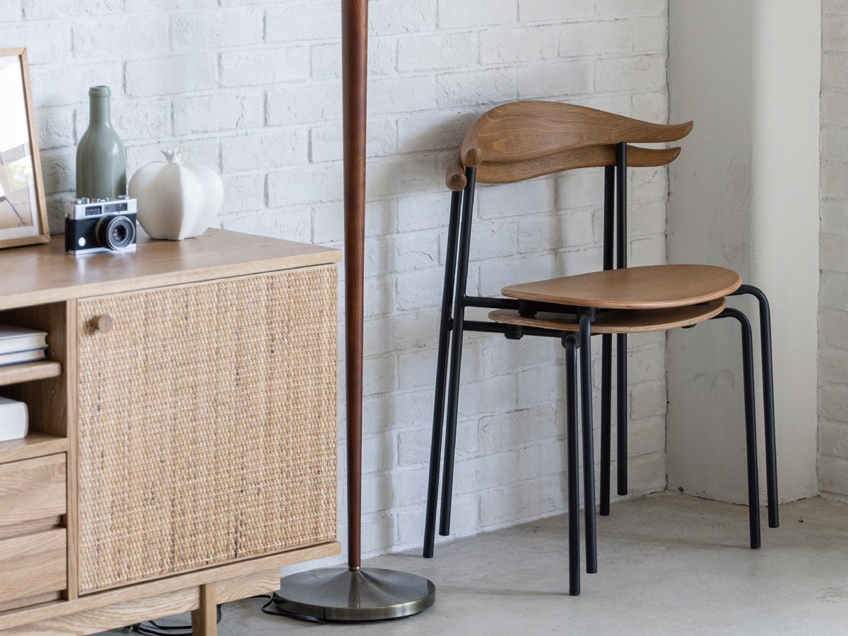 【ノル/NOR / CRASH GATE / GOODS】のRAUL CHAIR / ラウル チェア 板座 インテリア・キッズ・メンズ・レディースファッション・服の通販 founy(ファニー) 　フォルム　Silhouette, Form　ホーム・キャンプ・アウトドア・お取り寄せ　Home Living / Home & Lifestyle / Camping Gear / Outdoor Camping　家具・インテリア　Home Furniture & Interior. Stylish & Functional Living Spaces　チェア・椅子　Seating & Chairs　ダイニングチェア・木製チェア　Dining Chairs　本商品はスタッキング(重ね置き)が可能です。|ID: prp329100004885257 ipo3291000000036469060