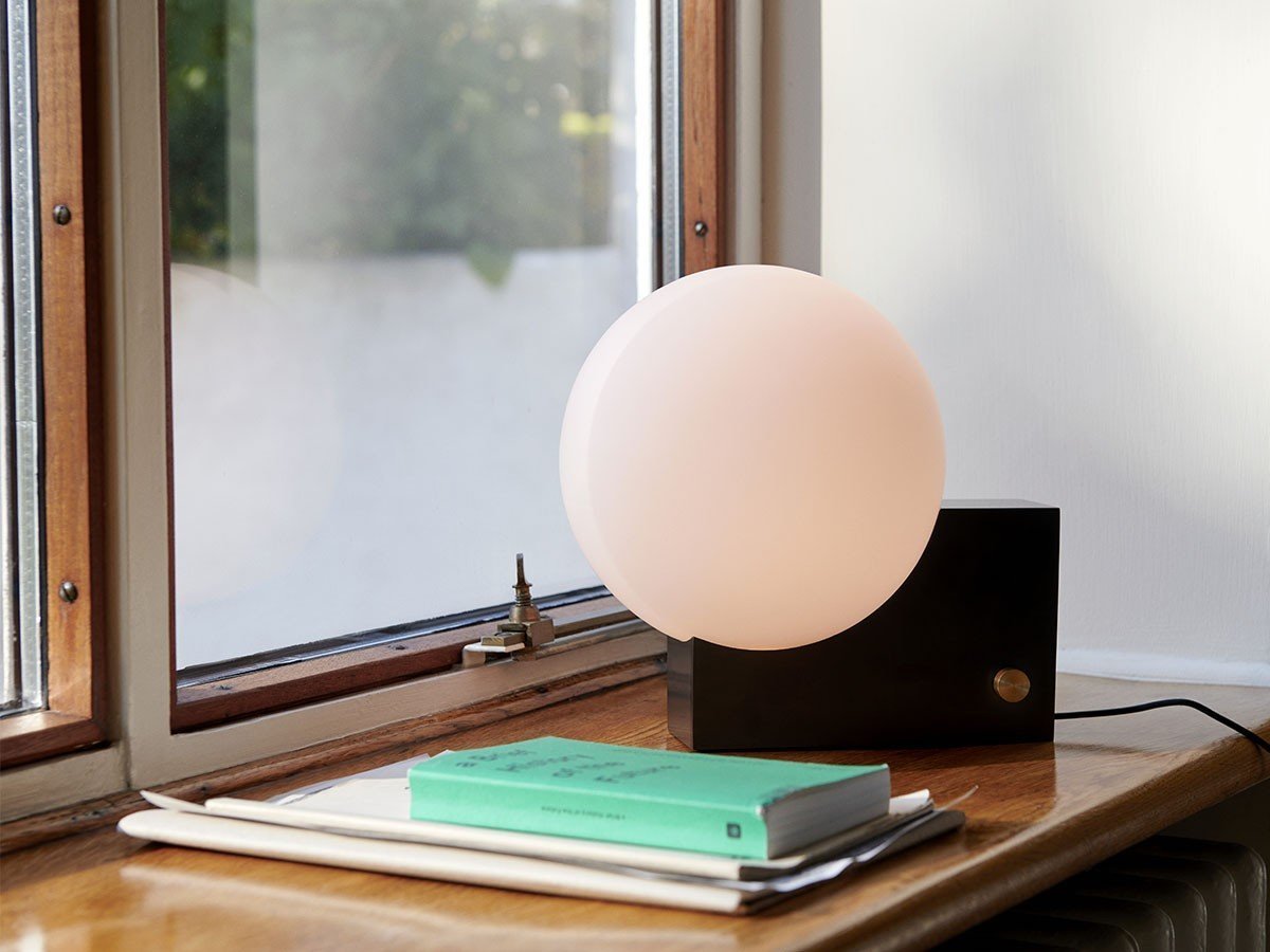 【アンドトラディション/&Tradition / GOODS】のJourney SHY1 / ジャーニー テーブルランプ SHY1 インテリア・キッズ・メンズ・レディースファッション・服の通販 founy(ファニー) 　送料無料　Free Shipping　エレガント 上品　Elegant　ガラス　Glass, Glassware　シンプル　Simple, Minimal　テーブル　Table, Dining Table　ホーム・キャンプ・アウトドア・お取り寄せ　Home Living / Home & Lifestyle / Camping Gear / Outdoor Camping　家具・インテリア　Home Furniture & Interior. Stylish & Functional Living Spaces　ライト・照明　Lamps & Lighting Fixtures　ブラック|ID: prp329100004885451 ipo3291000000036471131