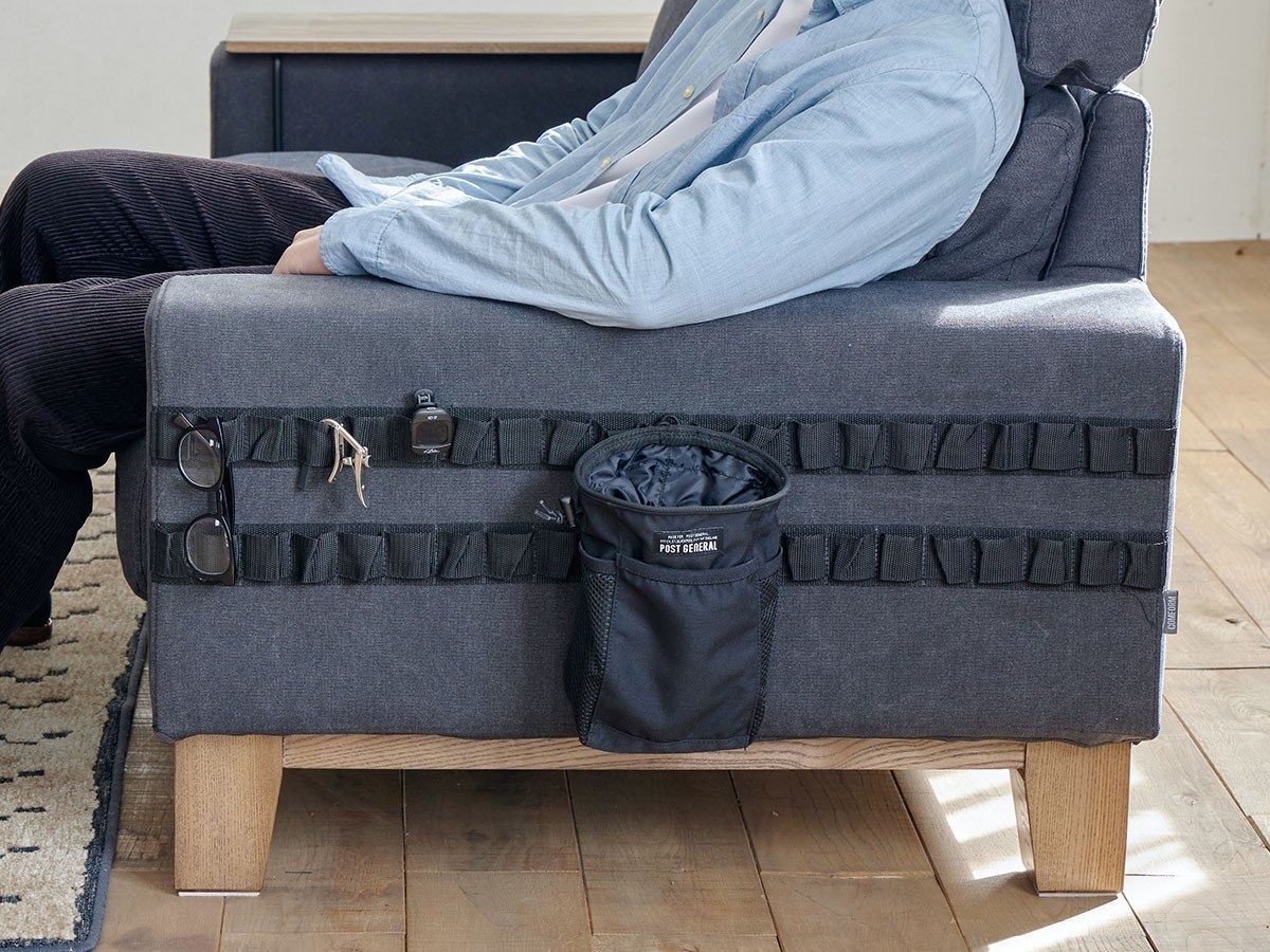 【クラッシュゲート/CRASH GATE / GOODS】のBARRETT SOFA / バレット 2.5人掛けソファ インテリア・キッズ・メンズ・レディースファッション・服の通販 founy(ファニー) 　キャンバス　Canvas, Canvas Fabric　クッション　Cushion, Throw Pillow　テーブル　Table, Dining Table　フェザー　Feather, Feather Detail　ポーチ　Pouch, Small Case　リラックス　Relax, Relaxed Fit　ルーズ　Loose, Oversized　ループ　Loop, Loop Knit　ホーム・キャンプ・アウトドア・お取り寄せ　Home Living / Home & Lifestyle / Camping Gear / Outdoor Camping　家具・インテリア　Home Furniture & Interior. Stylish & Functional Living Spaces　ソファー　Couches & Sofas　両肘サイドに、アタッチメントがつけられるベルト構造を搭載しています。|ID: prp329100004885899 ipo3291000000036475504