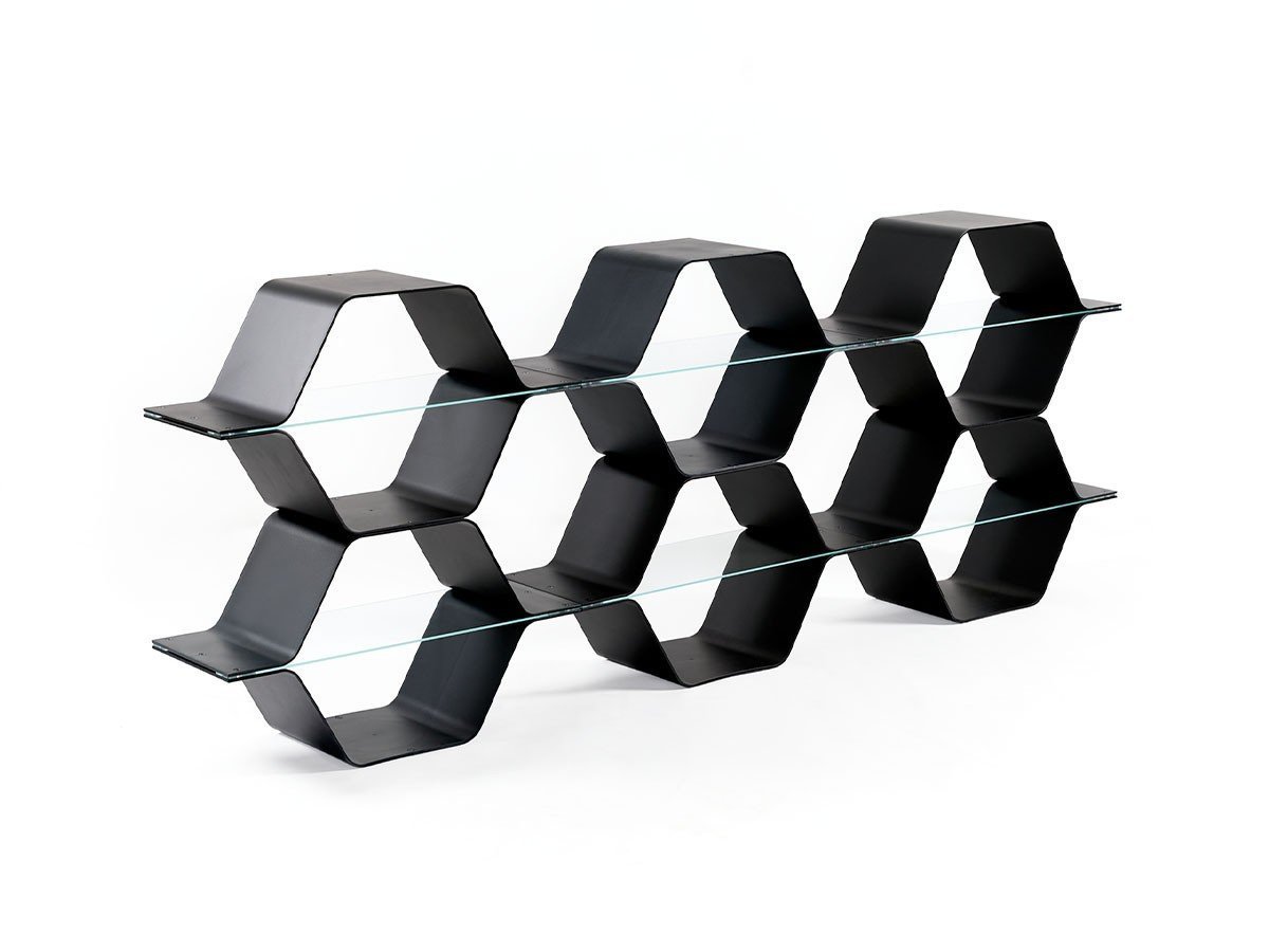 【ヘラー/Heller / GOODS】のHoneycomb Modular Shelving / ハニカム モジュラー シェルビング インテリア・キッズ・メンズ・レディースファッション・服の通販 founy(ファニー) 　ガラス　Glass, Glassware　シンプル　Simple, Minimal　フォルム　Silhouette, Form　フレーム　Frame, Outline　ホーム・キャンプ・アウトドア・お取り寄せ　Home Living / Home & Lifestyle / Camping Gear / Outdoor Camping　家具・インテリア　Home Furniture & Interior. Stylish & Functional Living Spaces　収納家具・キャビネット　Storage Furniture　シェルフ・オープンラック・収納棚　Open Shelf Rack　セルは最大3段まで積め、横方向は無限に連結可能です。お部屋の模様替え、ライフスタイルの変化に合わせて|ID: prp329100004886134 ipo3291000000036478888