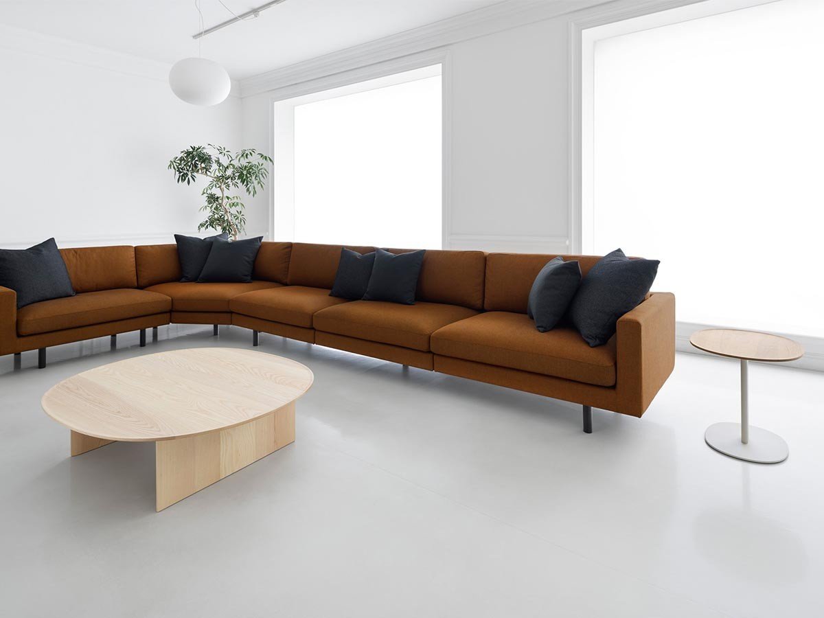 【マルニコレクション/MARUNI COLLECTION / GOODS】のSHOTO Side Table 76 / ショトウ サイドテーブル 幅76cm 楕円 インテリア・キッズ・メンズ・レディースファッション・服の通販 founy(ファニー) 　シンプル　Simple, Minimal　テーブル　Table, Dining Table　送料無料　Free Shipping　ホーム・キャンプ・アウトドア・お取り寄せ　Home Living / Home & Lifestyle / Camping Gear / Outdoor Camping　家具・インテリア　Home Furniture & Interior. Stylish & Functional Living Spaces　テーブル　Dining, Coffee & Side Tables　ローテーブル・センターテーブル　Coffee & Center Tables　ホーム・キャンプ・アウトドア・お取り寄せ　Home Living / Home & Lifestyle / Camping Gear / Outdoor Camping　家具・インテリア　Home Furniture & Interior. Stylish & Functional Living Spaces　テーブル　Dining, Coffee & Side Tables　サイドテーブル・ナイトテーブル　Side & End Tables　Photography:Nacása & Partners Inc.|ID: prp329100004886448 ipo3291000000036483385