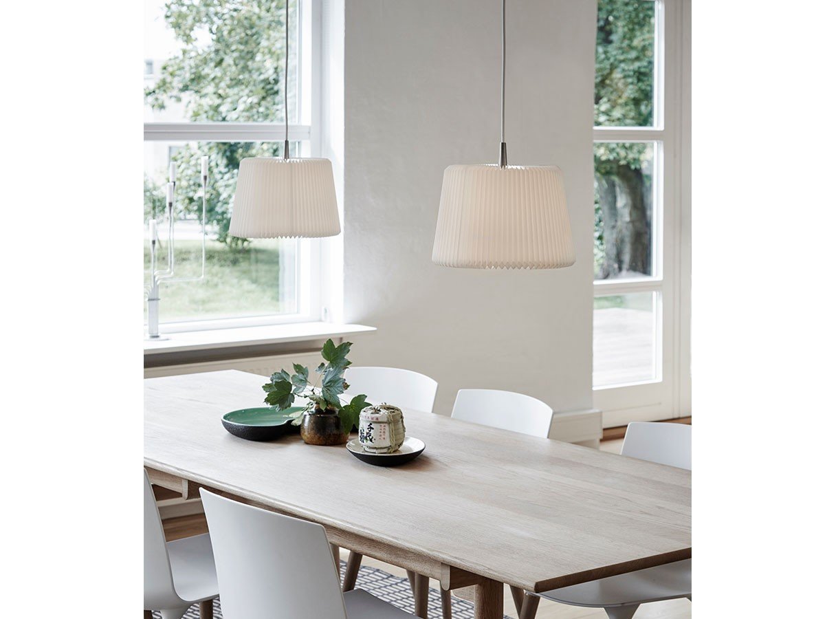 【レ クリント/LE KLINT / GOODS】のSNOWDROP PENDANT / スノードロップ ペンダント XL インテリア・キッズ・メンズ・レディースファッション・服の通販 founy(ファニー) アクリル Acrylic Material 春 Spring スマート Smart, Elegant ハンド Hand, Handmade フォルム Silhouette, Form プリーツ Pleats, Pleated 冬 Winter / This Winter 送料無料 Free Shipping ホーム・キャンプ・アウトドア・お取り寄せ Home Living / Home & Lifestyle / Camping Gear / Outdoor Camping 家具・インテリア Home Furniture & Interior. Stylish & Functional Living Spaces ライト・照明 Lamps & Lighting Fixtures ペンダントライト・吊り下げ照明 Pendant Light / Hanging Light Fixture 参考イメージ|ID: prp329100004889622 ipo3291000000036535555