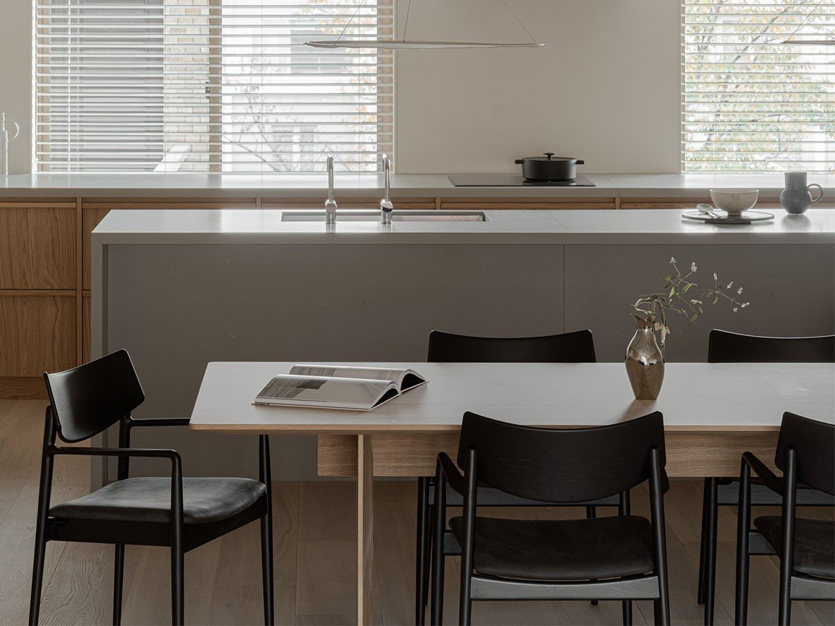 【カリモクケース/KARIMOKU CASE / GOODS】のA-DC02 / A-DC02 インテリア・キッズ・メンズ・レディースファッション・服の通販 founy(ファニー) 　コレクション　Collection, Seasonal Line　バランス　Balance, Style Balance　送料無料　Free Shipping　ホーム・キャンプ・アウトドア・お取り寄せ　Home Living / Home & Lifestyle / Camping Gear / Outdoor Camping　家具・インテリア　Home Furniture & Interior. Stylish & Functional Living Spaces　チェア・椅子　Seating & Chairs　ダイニングチェア・木製チェア　Dining Chairs　Photographer:Tomooki Kengaku|ID: prp329100004896866 ipo3291000000036615305