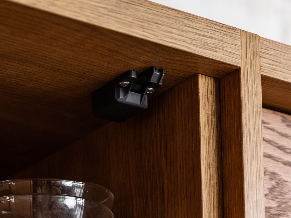 【イージーライフ/Easy Life / GOODS】のREVERSE DINING BOARD / リバース ダイニングボード 幅40cm インテリア・キッズ・メンズ・レディースファッション・服の通販 founy(ファニー) 　コンパクト　Compact, Small Size　シンプル　Simple, Minimal　ホーム・キャンプ・アウトドア・お取り寄せ　Home Living / Home & Lifestyle / Camping Gear / Outdoor Camping　キッチン・ダイニング　Kitchen & Dining Essentials. Stylish & Functional Tableware　キッチン収納　Kitchen Storage　キッチン収納・食器棚・レンジ台　Kitchen Cabinet　ホーム・キャンプ・アウトドア・お取り寄せ　Home Living / Home & Lifestyle / Camping Gear / Outdoor Camping　キッチン・ダイニング　Kitchen & Dining Essentials. Stylish & Functional Tableware　キッチン家電・キッチン用品　Kitchen Appliances & Tools　マグカップ・カップ&ソーサー・陶器食器　Mugs / Cups and Saucers / Ceramic Drinkware　開き戸には耐震ラッチがついており、地震を感知すると扉をロックして食器等の飛び出しを防ぎます。|ID: prp329100004897030 ipo3291000000036620332