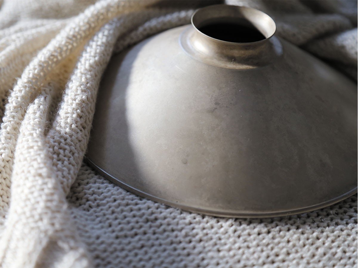 【フライミー ジャパン スタイル/FLYMEe Japan-Style / GOODS】のPendant Light / ペンダントライト #121091 インテリア・キッズ・メンズ・レディースファッション・服の通販 founy(ファニー) 送料無料 Free Shipping シンプル Simple, Minimal エレガント 上品 Elegant ホーム・キャンプ・アウトドア・お取り寄せ Home Living / Home & Lifestyle / Camping Gear / Outdoor Camping 家具・インテリア Home Furniture & Interior. Stylish & Functional Living Spaces ライト・照明 Lamps & Lighting Fixtures ペンダントライト・吊り下げ照明 Pendant Light / Hanging Light Fixture 真鍮のシェードに、あえて腐食や錆びを生じさせる加工を施し、独特の色合いや発色を生み出しています。|ID: prp329100004897565 ipo3291000000036629777