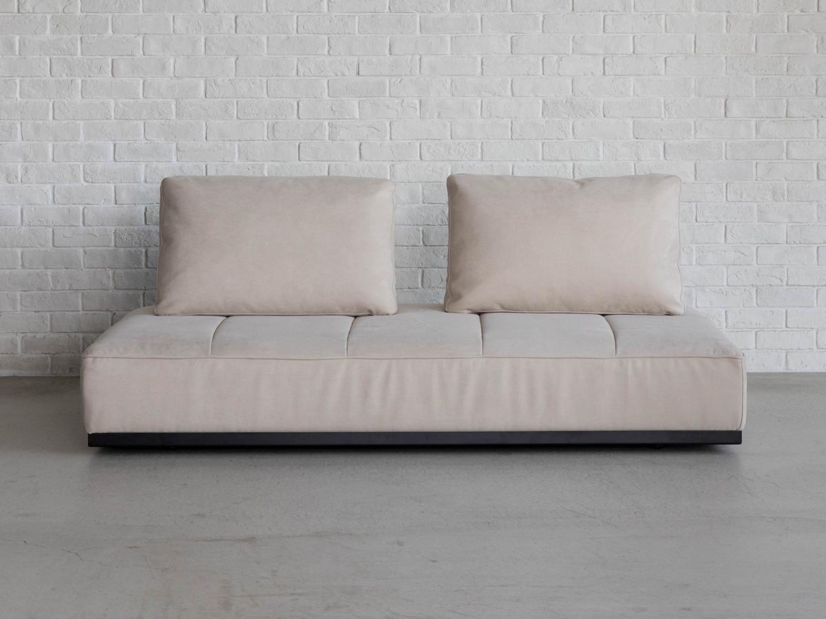 【オアシス/OASIS / GOODS】のGLOW SOFA / グロー ソファ 2.5人掛けベース + 背クッション2点 インテリア・キッズ・メンズ・レディースファッション・服の通販 founy(ファニー) 　クッション　Cushion, Throw Pillow　バランス　Balance, Style Balance　フラット　Flat, Flat Shoes　モコモコ　Fuzzy, Fluffy　モダン　Modern, Contemporary　ホーム・キャンプ・アウトドア・お取り寄せ　Home Living / Home & Lifestyle / Camping Gear / Outdoor Camping　家具・インテリア　Home Furniture & Interior. Stylish & Functional Living Spaces　ソファー　Couches & Sofas　脚部が2サイズ(12cm / 3cm)付属。短脚をつけると、ローソファとしてもお使いになれます。|ID: prp329100004897679 ipo3291000000036631871