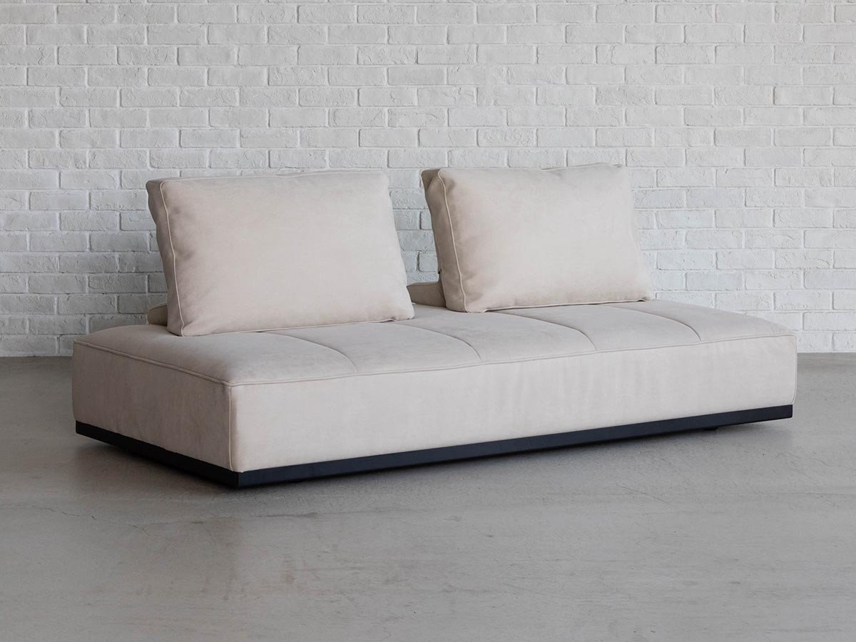 【オアシス/OASIS / GOODS】のGLOW SOFA / グロー ソファ 2.5人掛けベース + 背クッション2点 インテリア・キッズ・メンズ・レディースファッション・服の通販 founy(ファニー) 　クッション　Cushion, Throw Pillow　バランス　Balance, Style Balance　フラット　Flat, Flat Shoes　モコモコ　Fuzzy, Fluffy　モダン　Modern, Contemporary　ホーム・キャンプ・アウトドア・お取り寄せ　Home Living / Home & Lifestyle / Camping Gear / Outdoor Camping　家具・インテリア　Home Furniture & Interior. Stylish & Functional Living Spaces　ソファー　Couches & Sofas　短脚使用イメージ|ID: prp329100004897679 ipo3291000000036631884