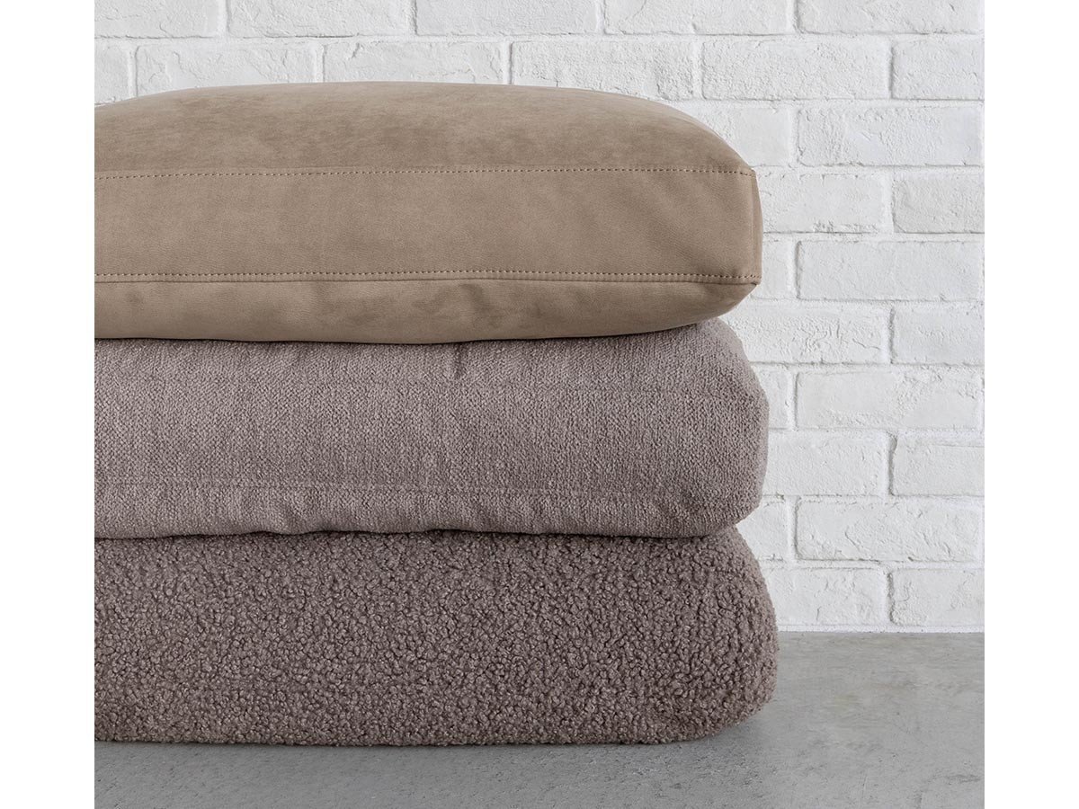 【オアシス/OASIS / GOODS】のGLOW SOFA / グロー ソファ 3人掛けベース + 背クッション2点 インテリア・キッズ・メンズ・レディースファッション・服の通販 founy(ファニー) 　クッション　Cushion, Throw Pillow　バランス　Balance, Style Balance　フラット　Flat, Flat Shoes　モコモコ　Fuzzy, Fluffy　モダン　Modern, Contemporary　ホーム・キャンプ・アウトドア・お取り寄せ　Home Living / Home & Lifestyle / Camping Gear / Outdoor Camping　家具・インテリア　Home Furniture & Interior. Stylish & Functional Living Spaces　ソファー　Couches & Sofas　背クッション張地(上から):サンド(スウェード調)、TIM ベージュ、GL ベージュ(ブークレ)|ID: prp329100004897745 ipo3291000000036632817