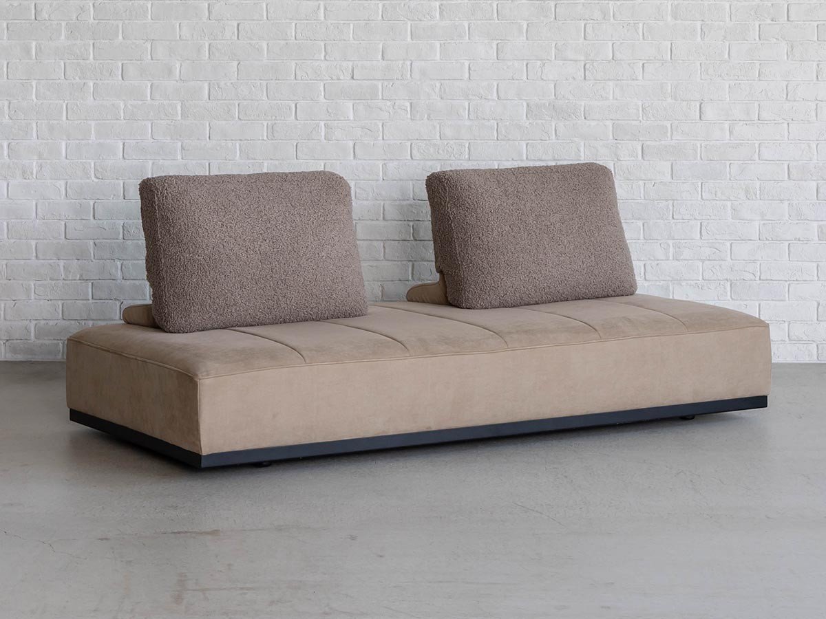 【オアシス/OASIS / GOODS】のGLOW SOFA / グロー ソファ 3人掛けベース + 背クッション2点 インテリア・キッズ・メンズ・レディースファッション・服の通販 founy(ファニー) 　クッション　Cushion, Throw Pillow　バランス　Balance, Style Balance　フラット　Flat, Flat Shoes　モコモコ　Fuzzy, Fluffy　モダン　Modern, Contemporary　ホーム・キャンプ・アウトドア・お取り寄せ　Home Living / Home & Lifestyle / Camping Gear / Outdoor Camping　家具・インテリア　Home Furniture & Interior. Stylish & Functional Living Spaces　ソファー　Couches & Sofas　短脚使用イメージ|ID: prp329100004897745 ipo3291000000036632837