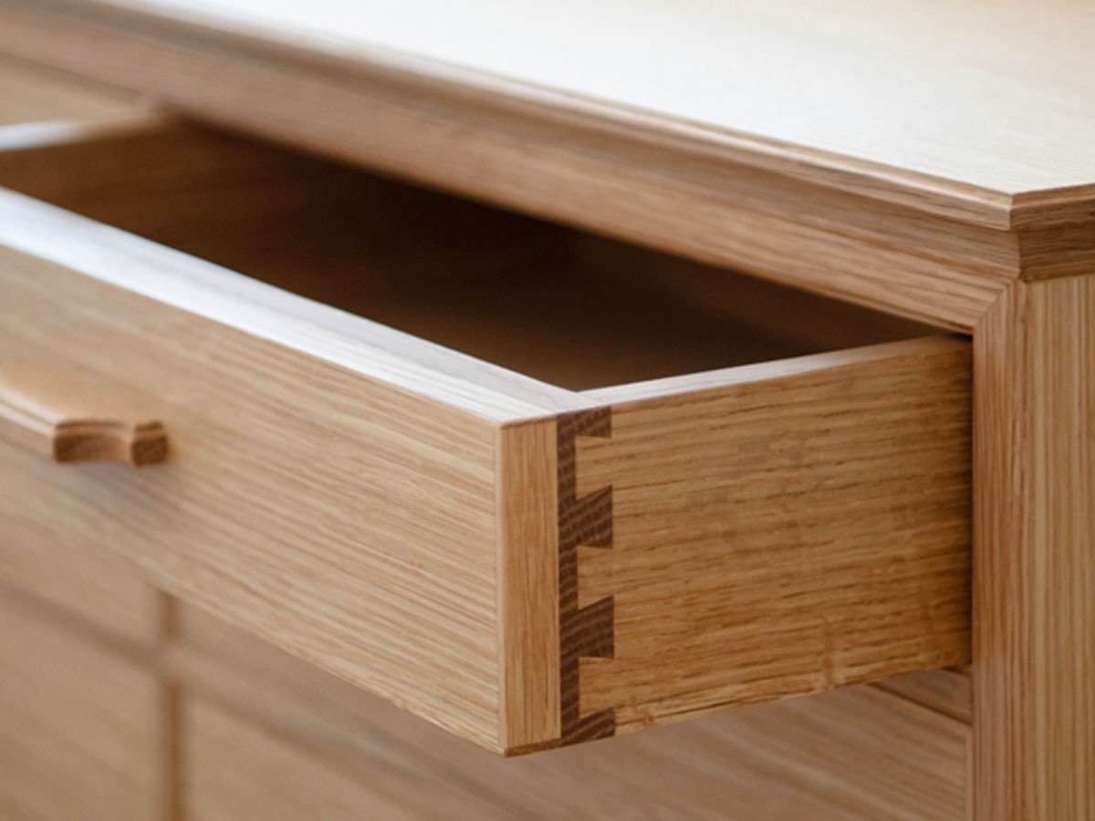 【松井木工/MATSUI MOKKO / GOODS】のSAJI CONSOLE CHEST 918 / サジ コンソールチェスト 918 インテリア・キッズ・メンズ・レディースファッション・服の通販 founy(ファニー) 台形 A-Line, Trapezoid Shape ホーム・キャンプ・アウトドア・お取り寄せ Home Living / Home & Lifestyle / Camping Gear / Outdoor Camping 家具・インテリア Home Furniture & Interior. Stylish & Functional Living Spaces 収納家具・キャビネット Storage Furniture チェスト・収納引き出し Drawers / Storage Chest 金具の使用は必要最小限とし、伝統的な木組みの技法「蟻組」を採用することで、堅牢性と意匠性を兼ね備えて|ID: prp329100004897904 ipo3291000000036635622