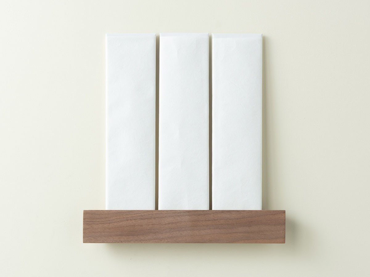 【フライミー ヴェール/FLYMEe vert / GOODS】のOfudatate / お札立て 3枚用 インテリア・キッズ・メンズ・レディースファッション・服の通販 founy(ファニー) 　シンプル　Simple, Minimal　スリット　Slit, Slit Detail　フォルム　Silhouette, Form　ホーム・キャンプ・アウトドア・お取り寄せ　Home Living / Home & Lifestyle / Camping Gear / Outdoor Camping　家具・インテリア　Home Furniture & Interior. Stylish & Functional Living Spaces　収納家具・キャビネット　Storage Furniture　ウッド:ウォールナット材|ID: prp329100004898073 ipo3291000000036638091