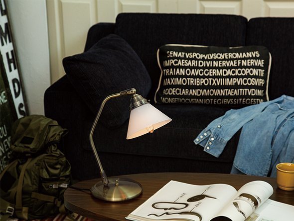 【フライミー ファクトリー/FLYMEe Factory / GOODS】のCUSTOM SERIES Classic Desk Lamp × Trans Soil / カスタムシリーズ クラシックデスクランプ × トランス(ソイル) インテリア・キッズ・メンズ・レディースファッション・服の通販 founy(ファニー) 　ガラス　Glass, Glassware　クラシック　Classic, Timeless Style　シンプル　Simple, Minimal　デスク　Desk, Work Desk　フォルム　Silhouette, Form　ホーム・キャンプ・アウトドア・お取り寄せ　Home Living / Home & Lifestyle / Camping Gear / Outdoor Camping　家具・インテリア　Home Furniture & Interior. Stylish & Functional Living Spaces　ライト・照明　Lamps & Lighting Fixtures　デスクライト・卓上照明　Desk Lamp / Table Lamp / Study Light　参考イメージ|ID: prp329100004898671 ipo3291000000036648779