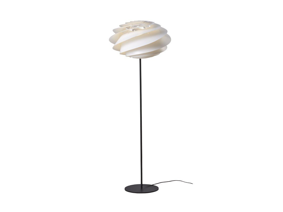 【レ クリント/LE KLINT / GOODS】のSWIRL FLOORLAMP / スワール フロアランプ インテリア・キッズ・メンズ・レディースファッション・服の通販 founy(ファニー) 　ハンド　Hand, Handmade　フォルム　Silhouette, Form　プリーツ　Pleats, Pleated　送料無料　Free Shipping　ホーム・キャンプ・アウトドア・お取り寄せ　Home Living / Home & Lifestyle / Camping Gear / Outdoor Camping　家具・インテリア　Home Furniture & Interior. Stylish & Functional Living Spaces　ライト・照明　Lamps & Lighting Fixtures　フロアランプ・スタンドライト　Floor Lamp / Standing Lamp　点灯時|ID: prp329100004903309 ipo3291000000036698516