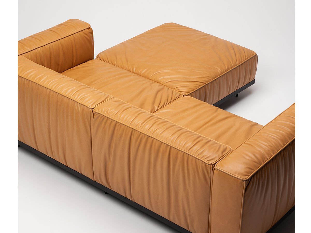 【コンプレックス/COMPLEX / GOODS】のHEATH TWO SEAT SOFA / PIANO LEATHER / ヒース トゥーシートソファ ピアノレザー インテリア・キッズ・メンズ・レディースファッション・服の通販 founy(ファニー) クッション Cushion, Throw Pillow フレーム Frame, Outline ホーム・キャンプ・アウトドア・お取り寄せ Home Living / Home & Lifestyle / Camping Gear / Outdoor Camping 家具・インテリア Home Furniture & Interior. Stylish & Functional Living Spaces ソファー Couches & Sofas 参考イメージ|ID: prp329100004904056 ipo3291000000036707224