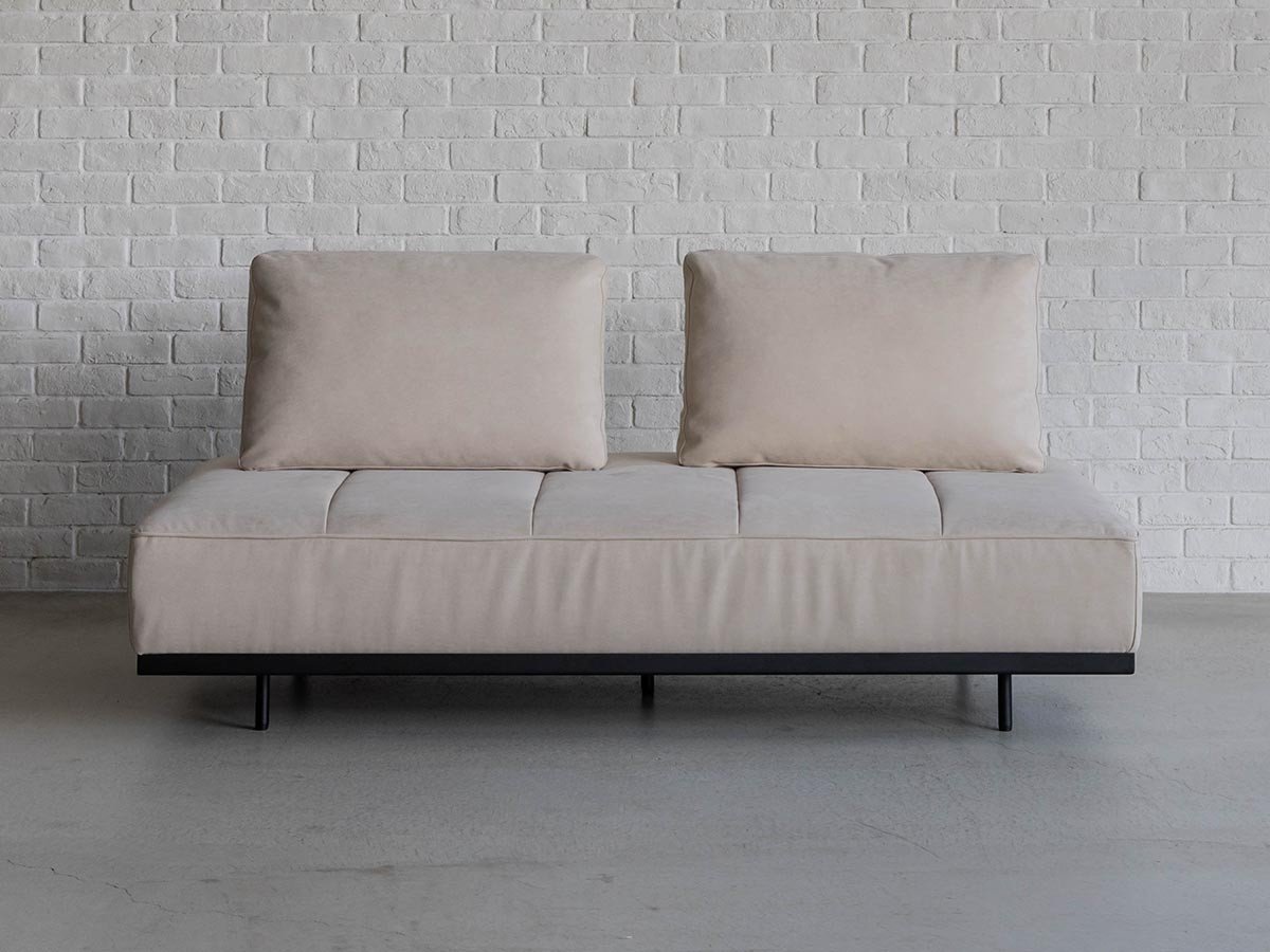 【オアシス/OASIS / GOODS】のGLOW SOFA / グロー ソファ 2.5人掛けベース インテリア・キッズ・メンズ・レディースファッション・服の通販 founy(ファニー) 　クッション　Cushion, Throw Pillow　バランス　Balance, Style Balance　フラット　Flat, Flat Shoes　モダン　Modern, Contemporary　ホーム・キャンプ・アウトドア・お取り寄せ　Home Living / Home & Lifestyle / Camping Gear / Outdoor Camping　家具・インテリア　Home Furniture & Interior. Stylish & Functional Living Spaces　ソファー　Couches & Sofas　お好みで別売りの背クッションを合わせてコーディネートを楽しめます。張地:ベース /|ID: prp329100004908293 ipo3291000000036764449