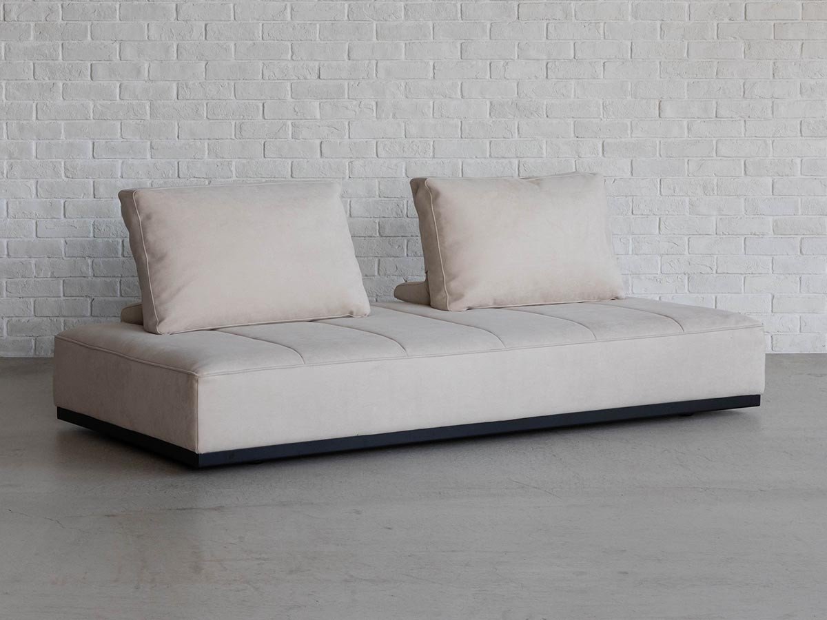 【オアシス/OASIS / GOODS】のGLOW SOFA / グロー ソファ 3人掛けベース + 背クッション2点 インテリア・キッズ・メンズ・レディースファッション・服の通販 founy(ファニー) 　クッション　Cushion, Throw Pillow　バランス　Balance, Style Balance　フラット　Flat, Flat Shoes　モコモコ　Fuzzy, Fluffy　モダン　Modern, Contemporary　ホーム・キャンプ・アウトドア・お取り寄せ　Home Living / Home & Lifestyle / Camping Gear / Outdoor Camping　家具・インテリア　Home Furniture & Interior. Stylish & Functional Living Spaces　ソファー　Couches & Sofas　短脚使用イメージ|ID: prp329100004908654 ipo3291000000036768069