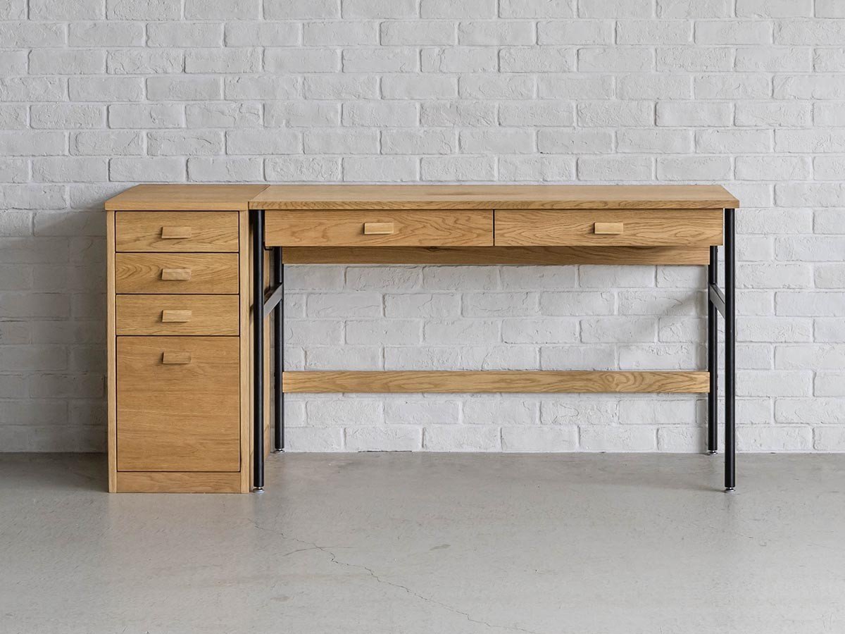 【イージーライフ/Easy Life / GOODS】のGAKUTO DESK / ガクト デスク 幅120cm インテリア・キッズ・メンズ・レディースファッション・服の通販 founy(ファニー) 　シンプル　Simple, Minimal　ステーショナリー　Stationery, Office Supplies　デスク　Desk, Work Desk　ベビー　Baby, Babywear　ホーム・キャンプ・アウトドア・お取り寄せ　Home Living / Home & Lifestyle / Camping Gear / Outdoor Camping　家具・インテリア　Home Furniture & Interior. Stylish & Functional Living Spaces　キッズ家具　Children's Furniture & Storage　キッズデスク・学習テーブル・幼児用机　Kids Desk / Study Table for Kids / Toddler Table Set　組合せ例:デスク 幅120cm(本商品)、ワゴン 4段|ID: prp329100004908857 ipo3291000000036770643