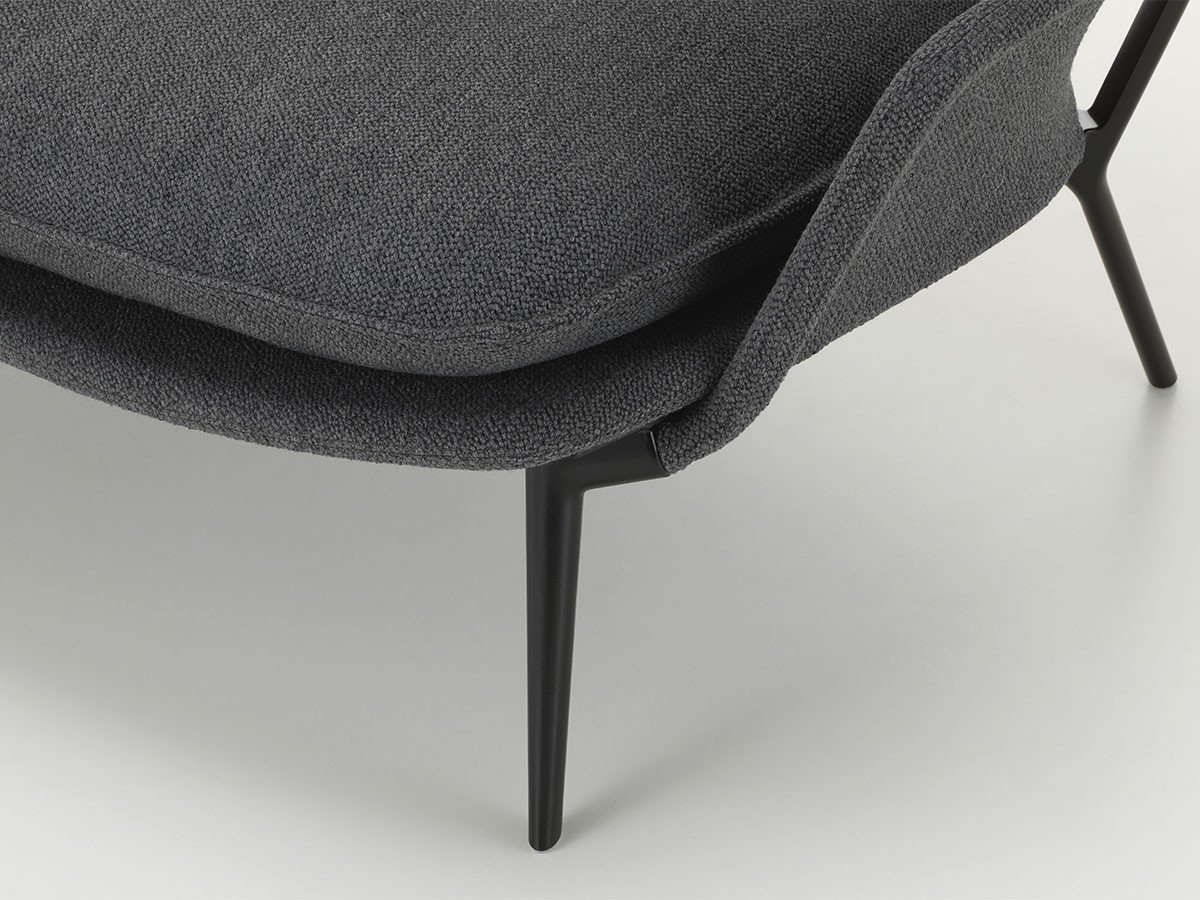 【ヴィトラ/Vitra / GOODS】のSlow Sofa / スローソファ(ファブリック) インテリア・キッズ・メンズ・レディースファッション・服の通販 founy(ファニー) 　クッション　Cushion, Throw Pillow　クラシック　Classic, Timeless Style　ファブリック　Fabric, Textile　フレーム　Frame, Outline　モダン　Modern, Contemporary　ホーム・キャンプ・アウトドア・お取り寄せ　Home Living / Home & Lifestyle / Camping Gear / Outdoor Camping　家具・インテリア　Home Furniture & Interior. Stylish & Functional Living Spaces　ソファー　Couches & Sofas　本体張地:フロッカ 07 カーボン(ファブリック F80)、脚部:ディープブラック|ID: prp329100004909224 ipo3291000000036774591