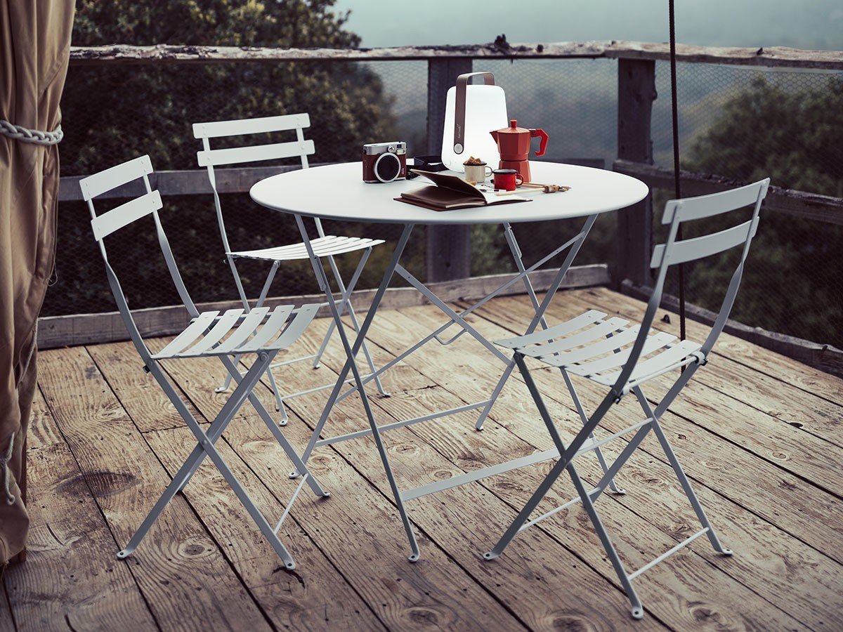 【フェルモブ/Fermob / GOODS】のBISTRO METAL CHAIR / ビストロ メタルチェアー インテリア・キッズ・メンズ・レディースファッション・服の通販 founy(ファニー) 送料無料 Free Shipping コンパクト Compact, Small Size コーティング Coating, Coated Finish シンプル Simple, Minimal トレンド Trend, Trending Now パウダー Powder, Soft Tone 軽量 Lightweight, Ultra Light ホーム・キャンプ・アウトドア・お取り寄せ Home Living / Home & Lifestyle / Camping Gear / Outdoor Camping 家具・インテリア Home Furniture & Interior. Stylish & Functional Living Spaces チェア・椅子 Seating & Chairs 折りたたみ椅子・アウトドアチェア Folding Chairs & Patio Seats ホワイト 写真クレジット:STEPHANE RAMBAUD|ID: prp329100004911266 ipo3291000000036802483