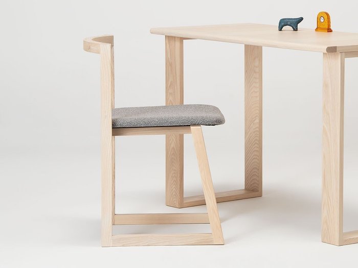 【フライミー ヴェール/FLYMEe vert / GOODS】のChair / チェア #118645 インテリア・キッズ・メンズ・レディースファッション・服の通販 founy(ファニー) https://founy.com/ 送料無料 Free Shipping テーブル Table, Dining Table ファブリック Fabric, Textile ラウンド Round, Round Neck ホーム・キャンプ・アウトドア・お取り寄せ Home Living / Home & Lifestyle / Camping Gear / Outdoor Camping 家具・インテリア Home Furniture & Interior. Stylish & Functional Living Spaces チェア・椅子 Seating & Chairs ダイニングチェア・木製チェア Dining Chairs |ID: prp329100004914943 ipo3291000000036837530