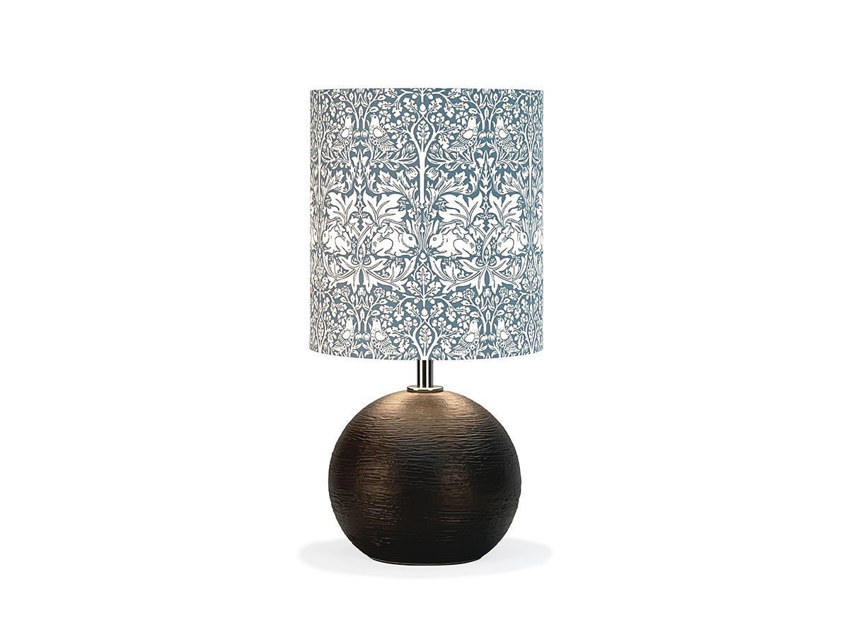 【フライミー ブラン/FLYMEe Blanc / GOODS】のTable Lamp brother rabbit / テーブルランプ(ウィリアムモリス - ブラザーラビット) インテリア・キッズ・メンズ・レディースファッション・服の通販 founy(ファニー) 　送料無料　Free Shipping　イタリア　Italy　インディゴ　Indigo Denim　シルク　Silk, 100% Silk　テクスチャー　Texture, Textured Fabric　テーブル　Table, Dining Table　プリント　Print, Printed Pattern　ホーム・キャンプ・アウトドア・お取り寄せ　Home Living / Home & Lifestyle / Camping Gear / Outdoor Camping　家具・インテリア　Home Furniture & Interior. Stylish & Functional Living Spaces　ライト・照明　Lamps & Lighting Fixtures　ベースブラック|ID: prp329100004915926 ipo3291000000036848950