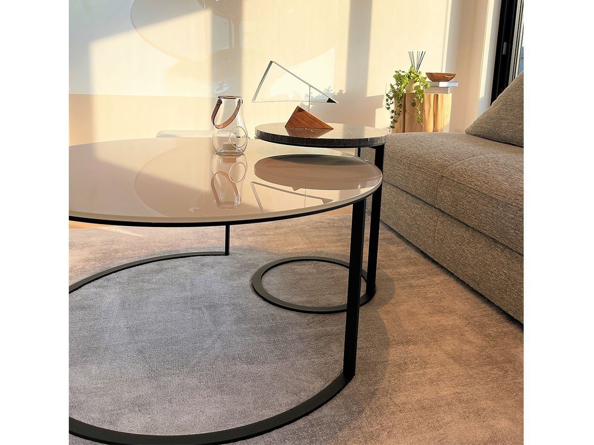 【アルナイ/ARUNAi / GOODS】のCOSMIC / コズミック カフェテーブル インテリア・キッズ・メンズ・レディースファッション・服の通販 founy(ファニー) 送料無料 Free Shipping ガラス Glass, Glassware テーブル Table, Dining Table フレーム Frame, Outline ホーム・キャンプ・アウトドア・お取り寄せ Home Living / Home & Lifestyle / Camping Gear / Outdoor Camping 家具・インテリア Home Furniture & Interior. Stylish & Functional Living Spaces テーブル Dining, Coffee & Side Tables カフェテーブル・丸型テーブル Cafe & Bistro Tables ホーム・キャンプ・アウトドア・お取り寄せ Home Living / Home & Lifestyle / Camping Gear / Outdoor Camping 家具・インテリア Home Furniture & Interior. Stylish & Functional Living Spaces テーブル Dining, Coffee & Side Tables サイドテーブル・ナイトテーブル Side & End Tables 左:同シリーズの「リビングテーブル(天板:カラーガラス / マロン)」、右:本商品(天板:大理石 /|ID: prp329100004917436 ipo3291000000036874089