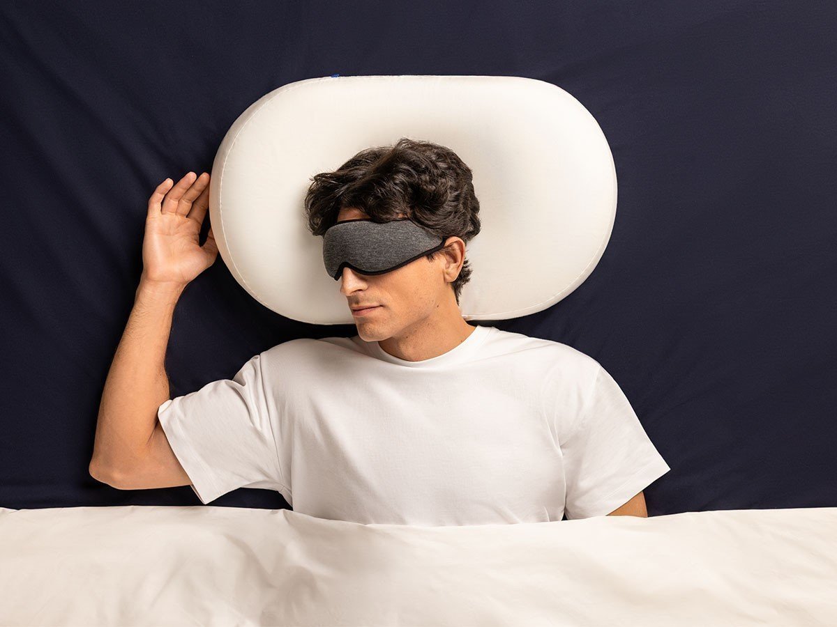 【オーストリッチピロー/Ostrichpillow / GOODS】のMEMORY FOAM BED PILLOW / メモリーフォームベッドピロー(パウダーホワイト) インテリア・キッズ・メンズ・レディースファッション・服の通販 founy(ファニー) 　コンパクト　Compact, Small Size　パウダー　Powder, Soft Tone　フォーム　Form　リラックス　Relax, Relaxed Fit　送料無料　Free Shipping　旅行　Travel　ホーム・キャンプ・アウトドア・お取り寄せ　Home Living / Home & Lifestyle / Camping Gear / Outdoor Camping　家具・インテリア　Home Furniture & Interior. Stylish & Functional Living Spaces　その他 インテリア雑貨、家具　Home Decor & Furniture Extras　高品質なドイツBASF社製メモリーフォームを採用。「3-in-1」設計により、高さの異なる構造が頭・|ID: prp329100004920521 ipo3291000000036914930