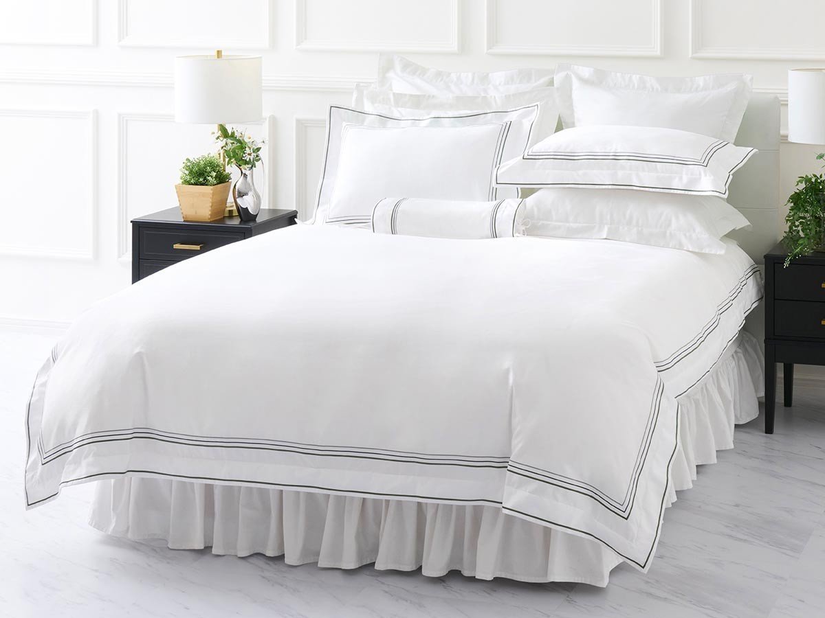 【ホテルライクインテリア/HOTEL LIKE INTERIOR / GOODS】の400TC Color Tracks / 400TC カラートラックス クッションカバー ブドワール インテリア・キッズ・メンズ・レディースファッション・服の通販 founy(ファニー) 　クッション　Cushion, Throw Pillow　スマート　Smart, Elegant　なめらか　Smooth, Silky Texture　バランス　Balance, Style Balance　リネン　Linen, Linen Fabric　ホーム・キャンプ・アウトドア・お取り寄せ　Home Living / Home & Lifestyle / Camping Gear / Outdoor Camping　家具・インテリア　Home Furniture & Interior. Stylish & Functional Living Spaces　その他 インテリア雑貨、家具　Home Decor & Furniture Extras　バジル|ID: prp329100004920715 ipo3291000000036916095